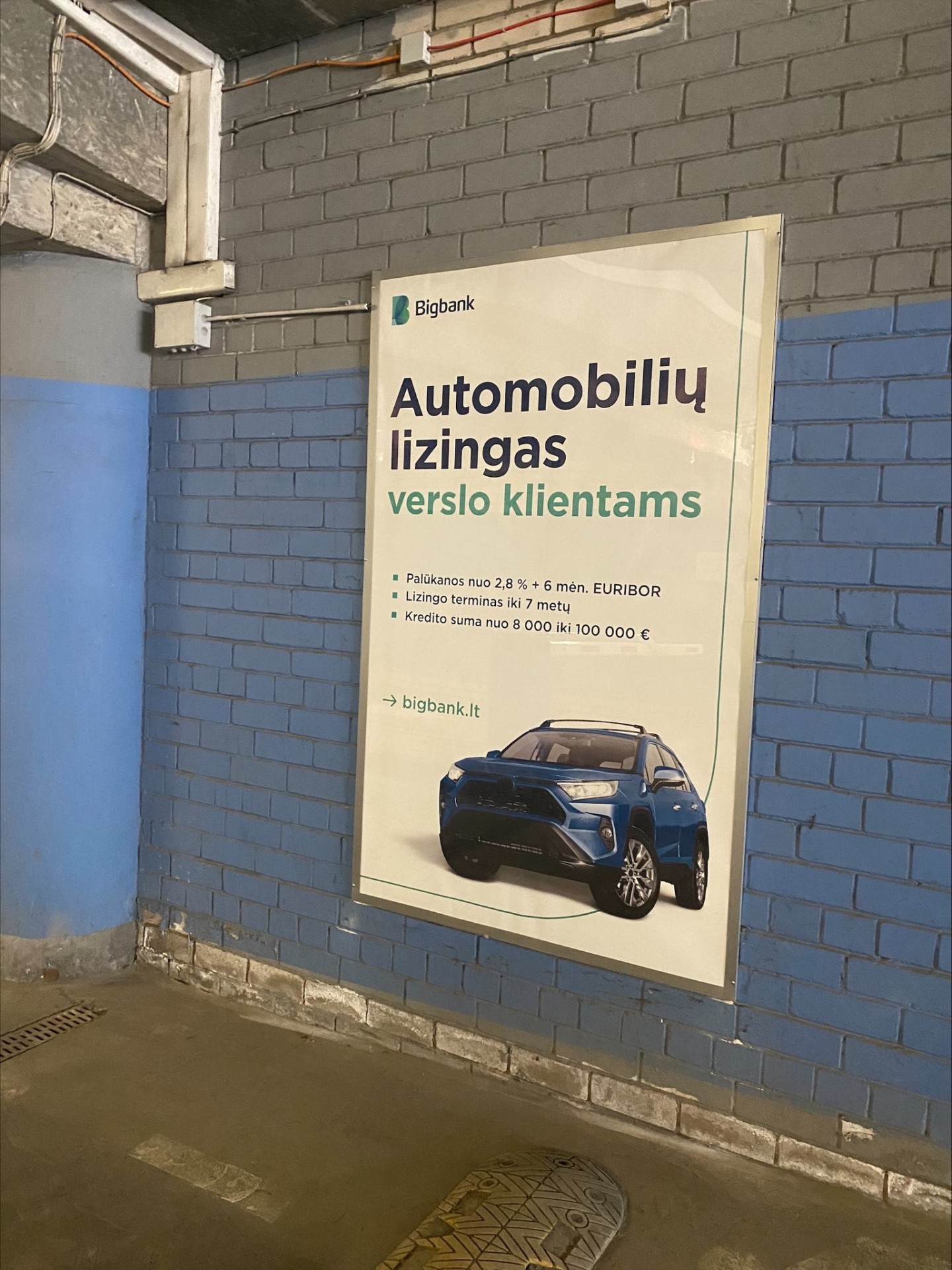 Reklaminis stendas 3 Burės Mažosios verslo centro automobilių stovėjimo aikštelėje
