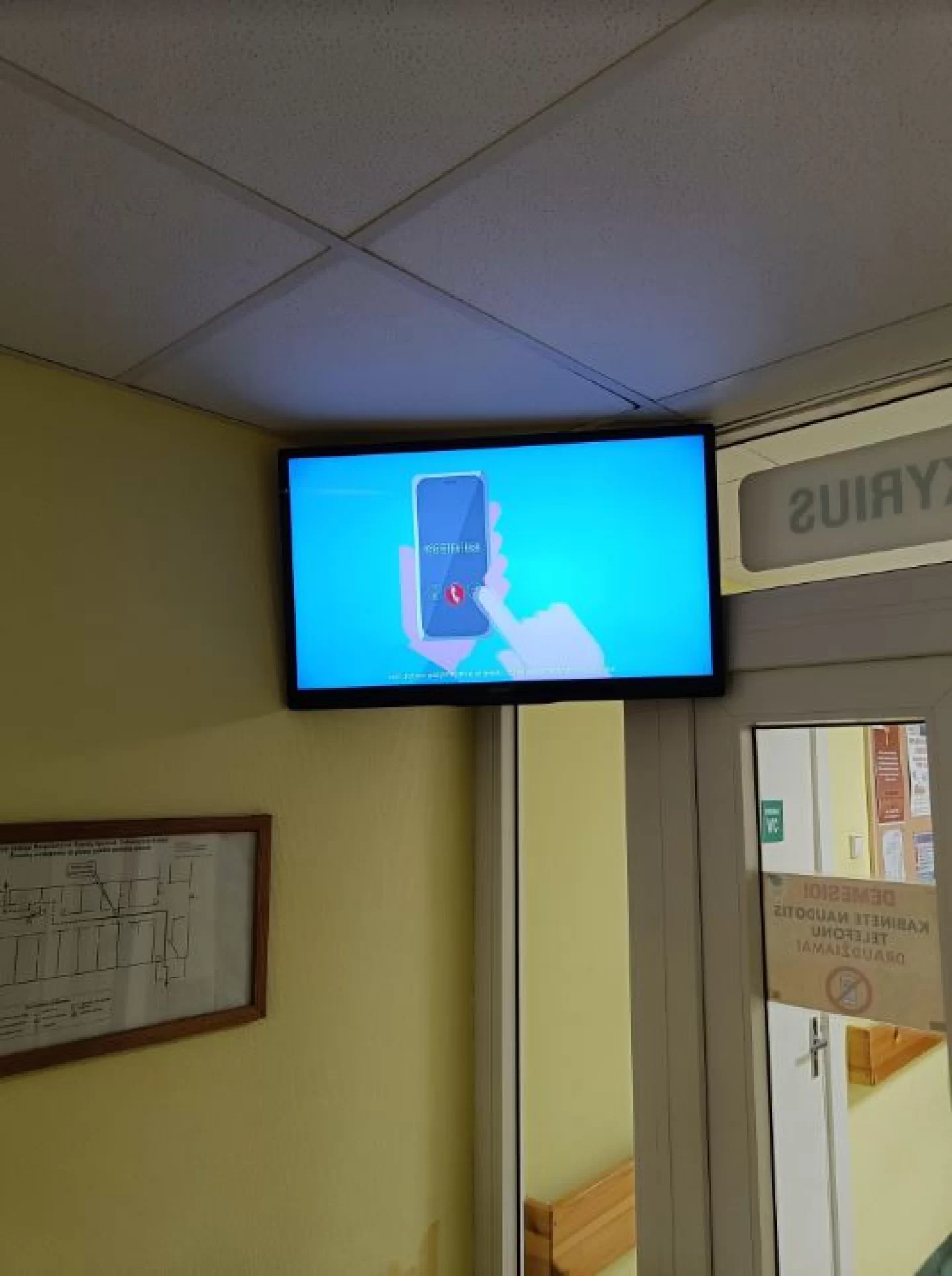 Reklaminis ekranas VŠĮ Respublikinės Šiaulių ligoninės onkologijos klinikoje