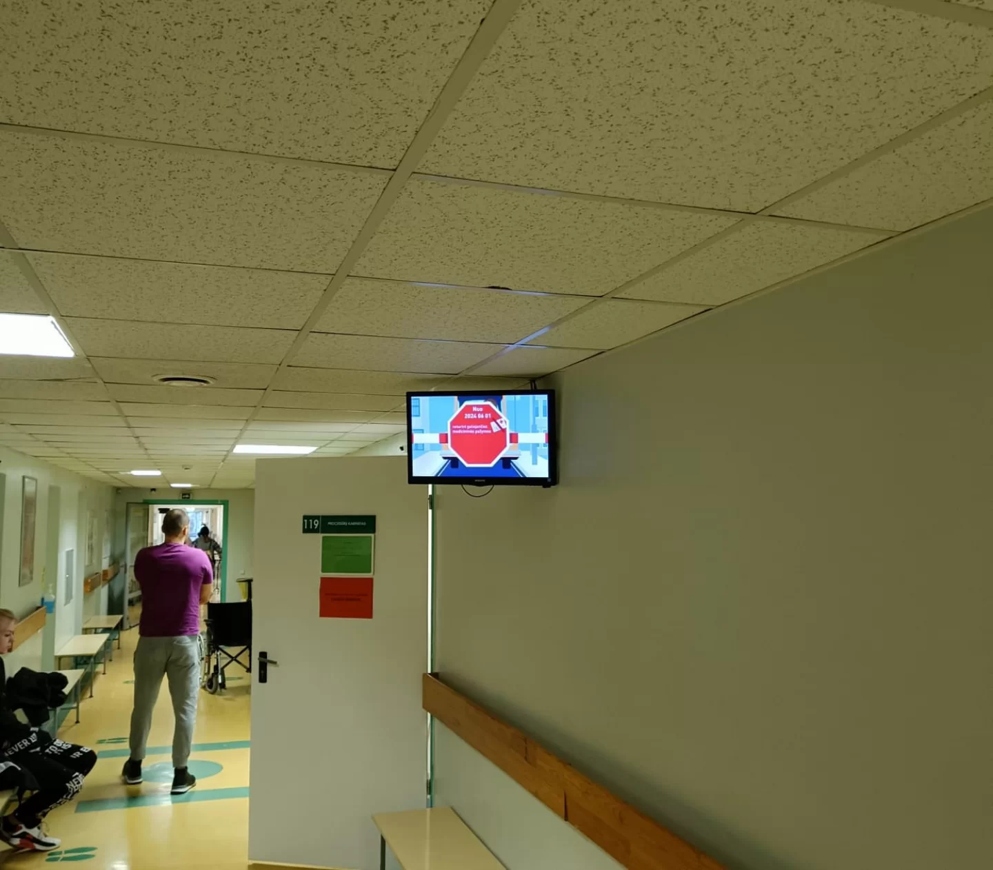 Reklaminiai ekranai VŠĮ Respublikinėje Šiaulių ligoninėje, konsultacijų poliklinikoje