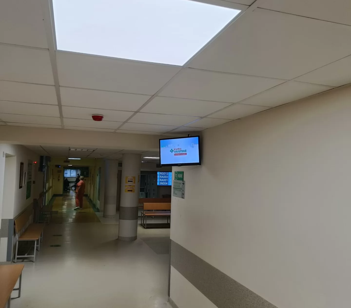 Reklaminiai ekranai VŠĮ Respublikinėje Šiaulių ligoninėje, konsultacijų poliklinikoje