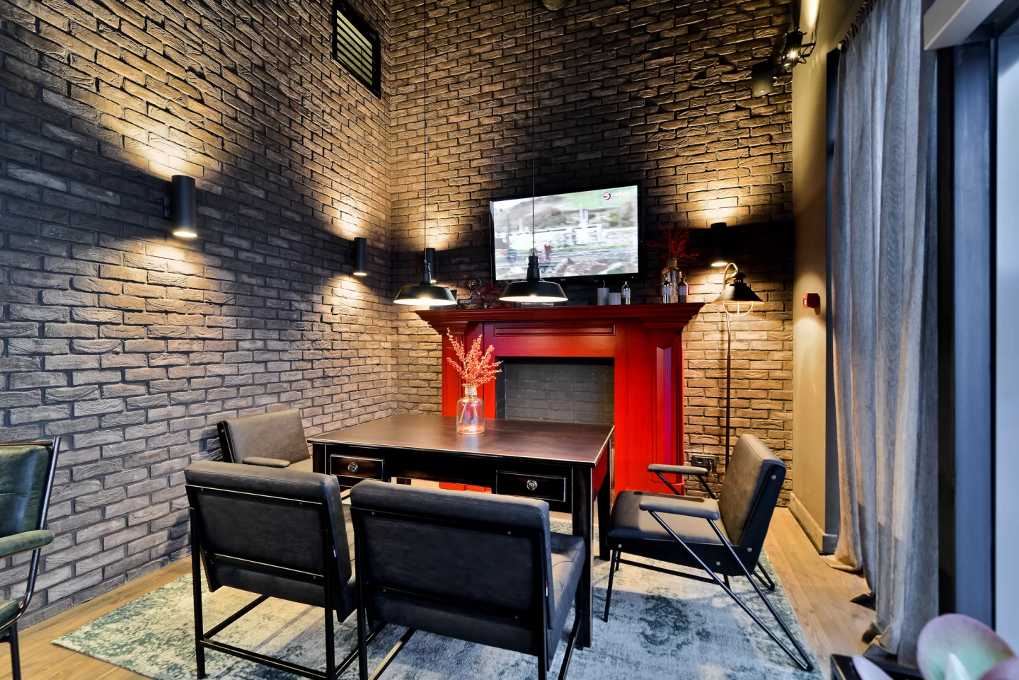 Grill London PC Molas reklaminiai ekranai