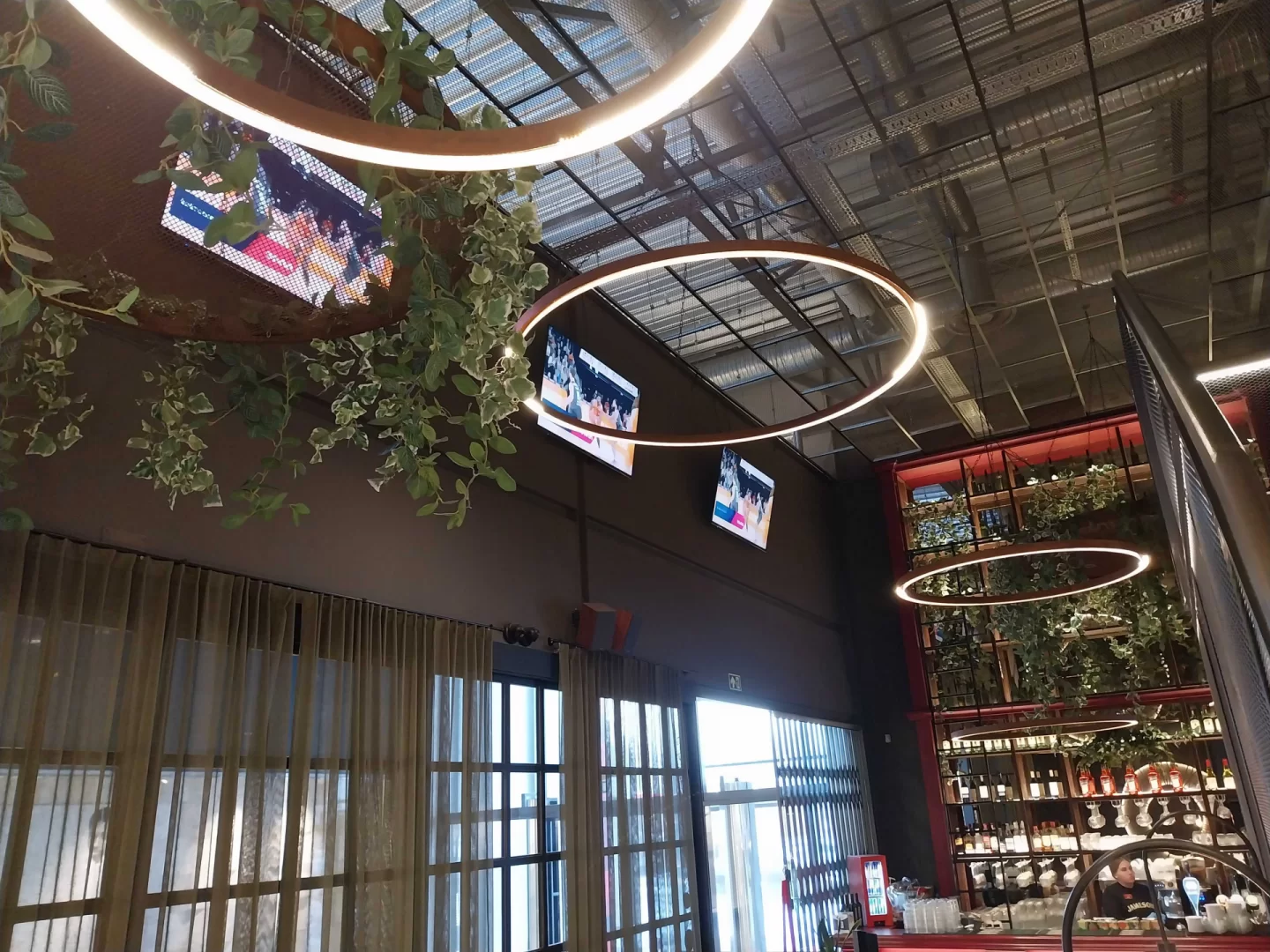 Grill London PC RYO reklaminiai ekranai