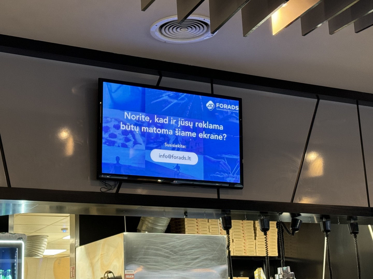 Charlie Pizza PC Maxima reklaminiai ekranai