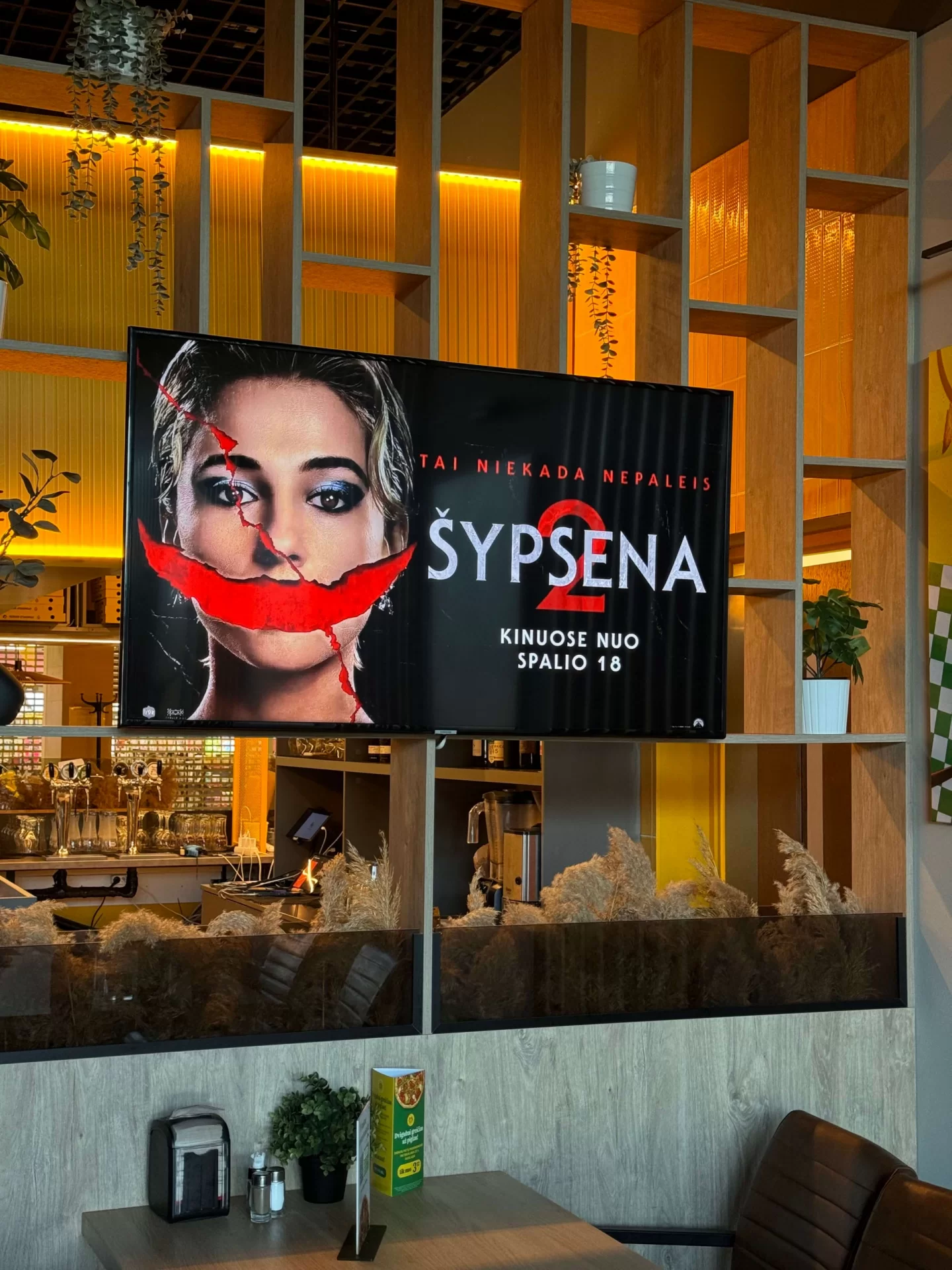 Čili Pizza Liepų g. 2 reklaminiai ekranai