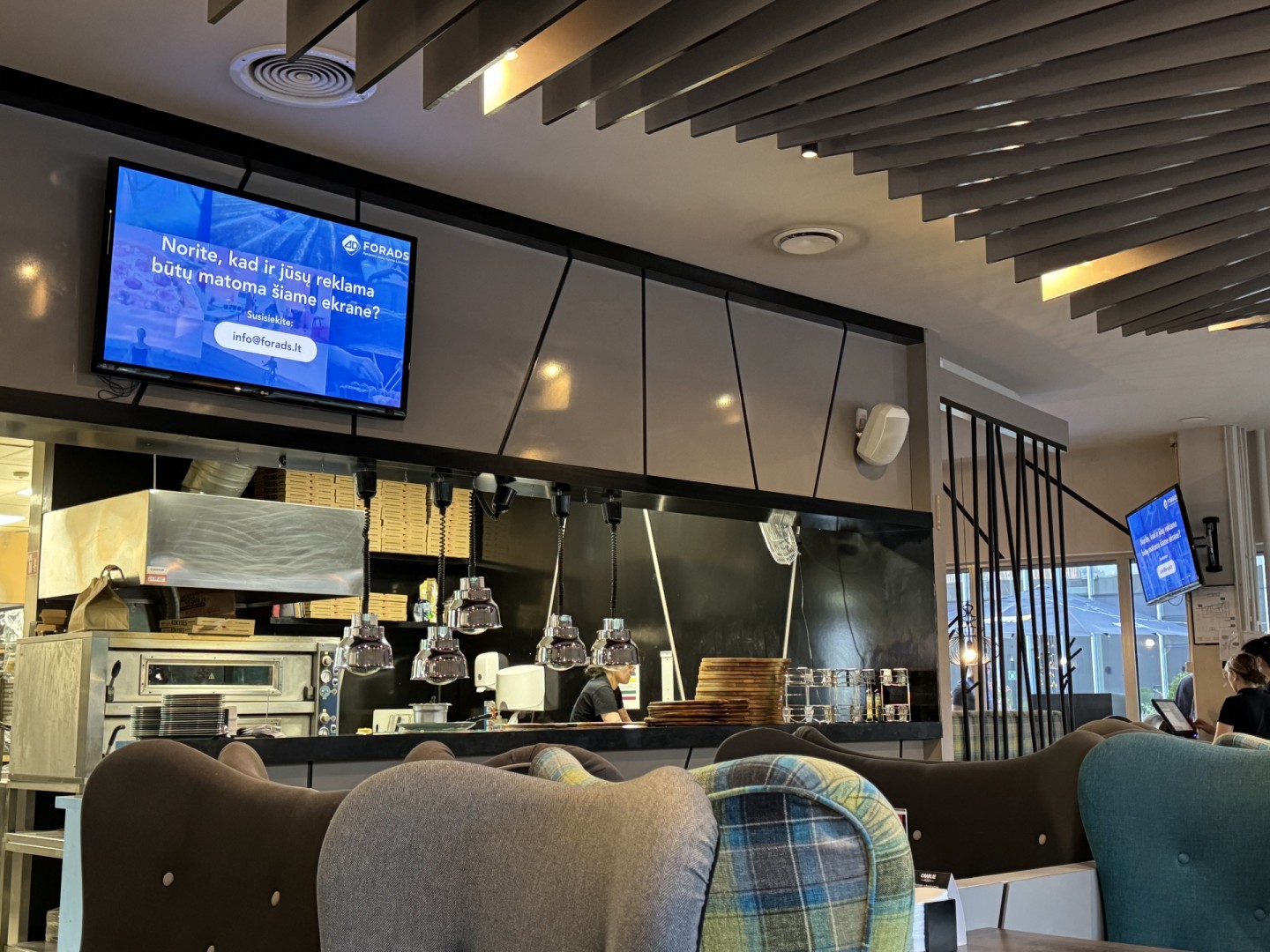 Charlie Pizza PC Maxima reklaminiai ekranai