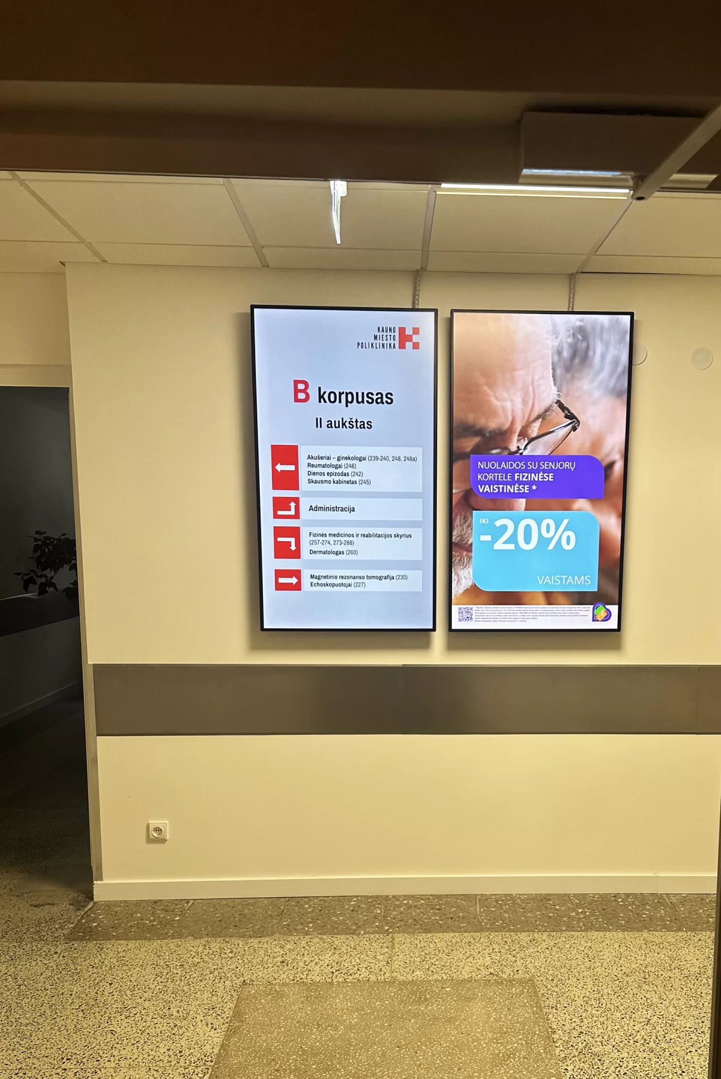 Ekskliuzyviniai ekranai prie navigacijos rodyklių KM Šilainių poliklinikoje