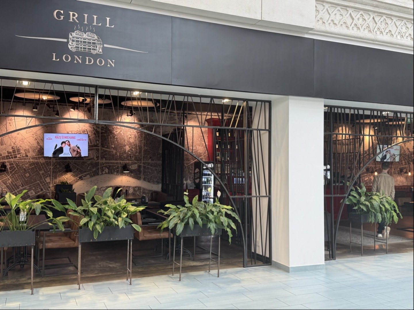 Grill London PLC Mega reklaminiai ekranai