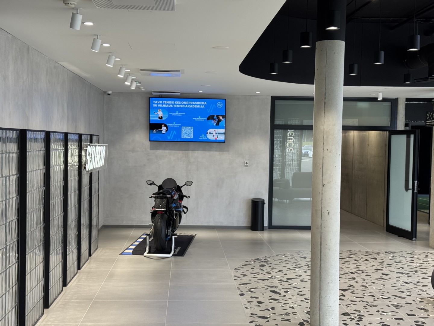 Reklaminių ekranų paketas SEB arenos praėjimuose ir rūbinėse