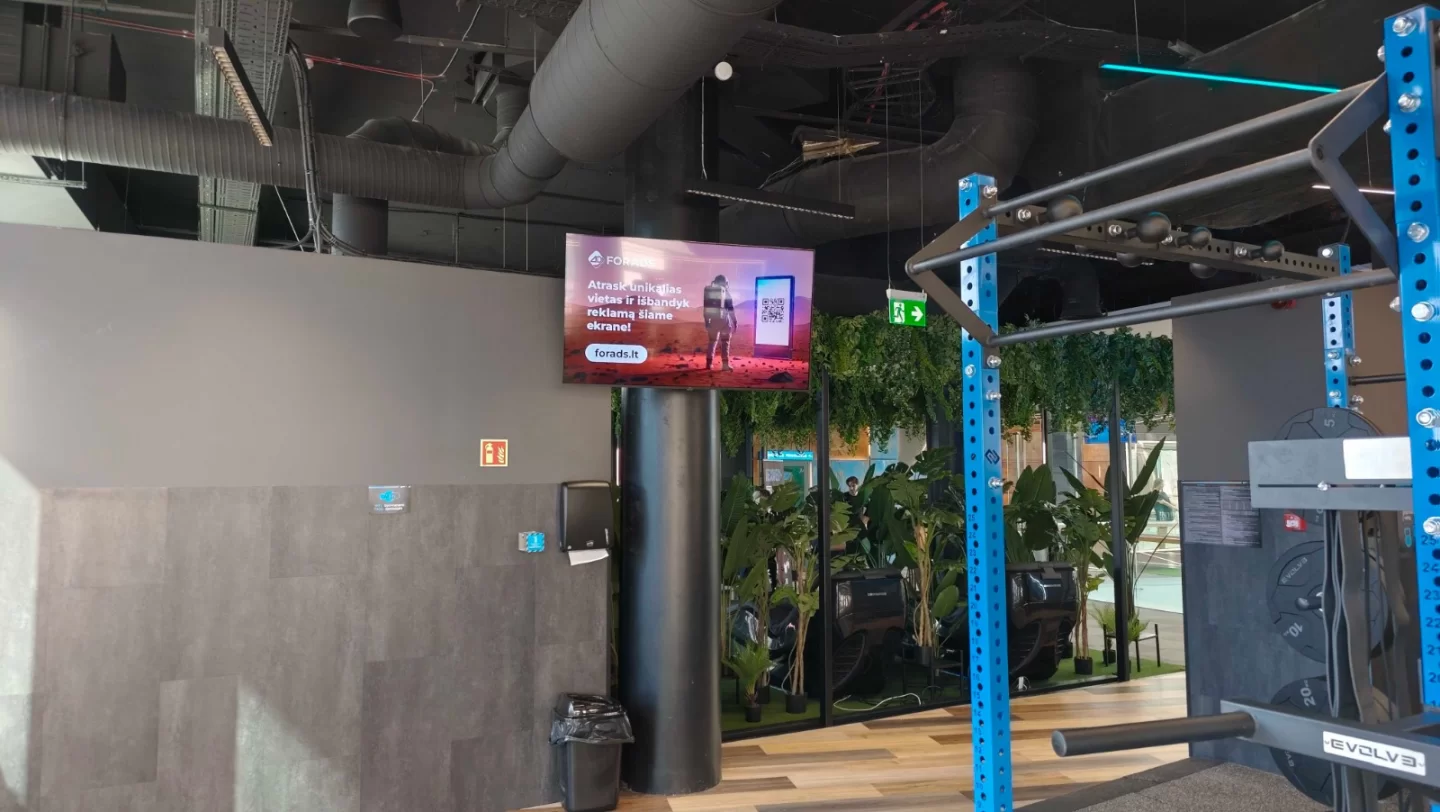 Gym Plius Europa reklaminiai ekranai