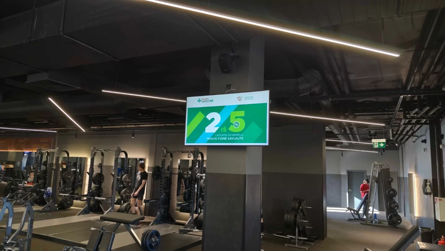 Gym Plius Žirmūnų g. 68A reklaminiai ekranai