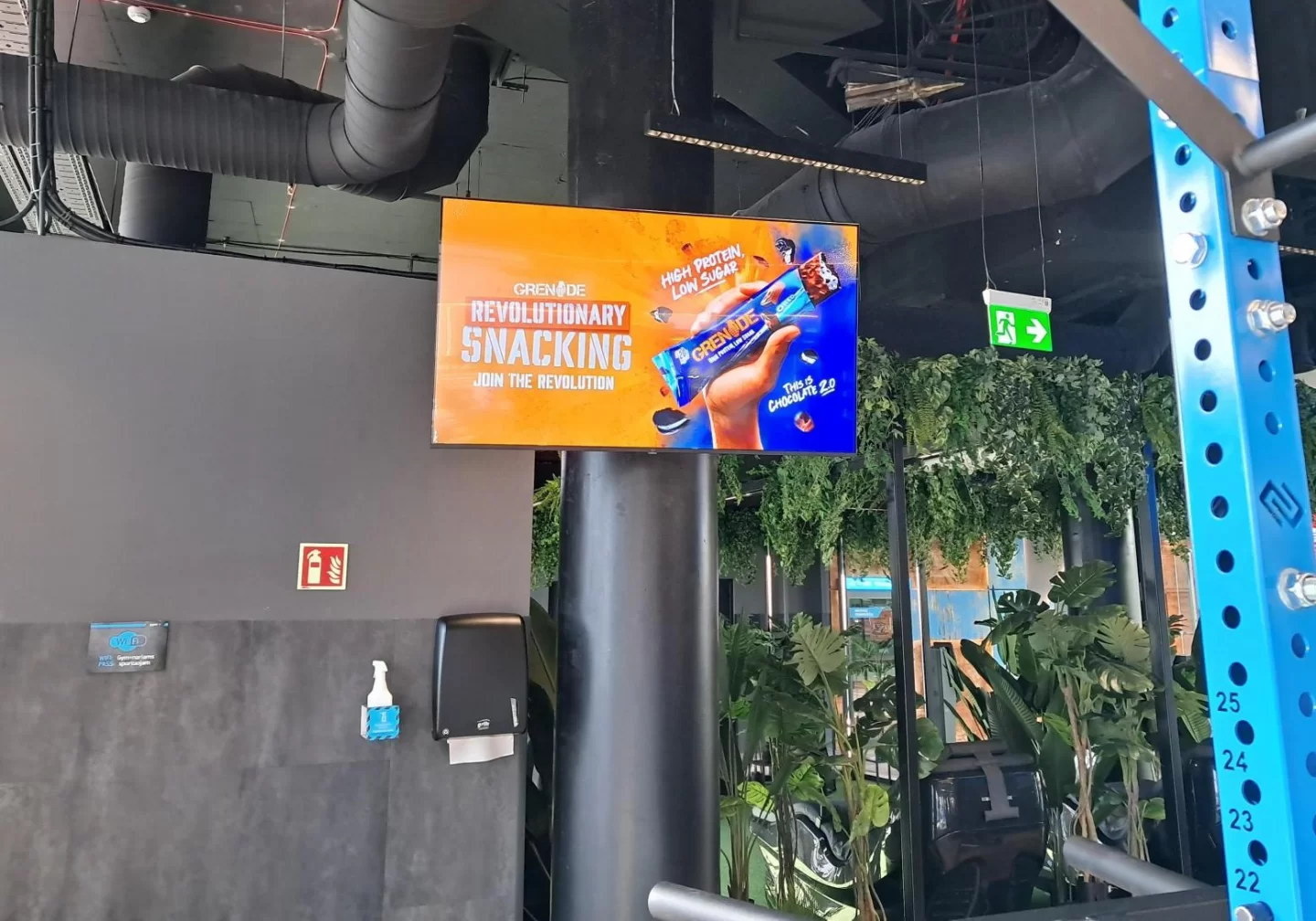 Gym Plius Europa reklaminiai ekranai