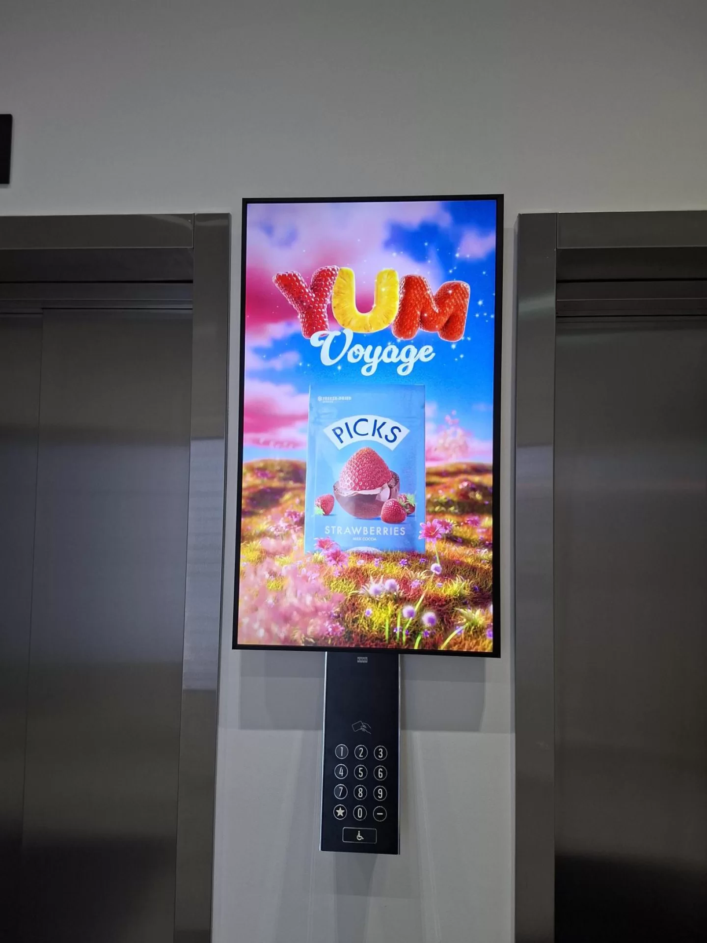 Reklaminiai ekranai Duetto verslo centre