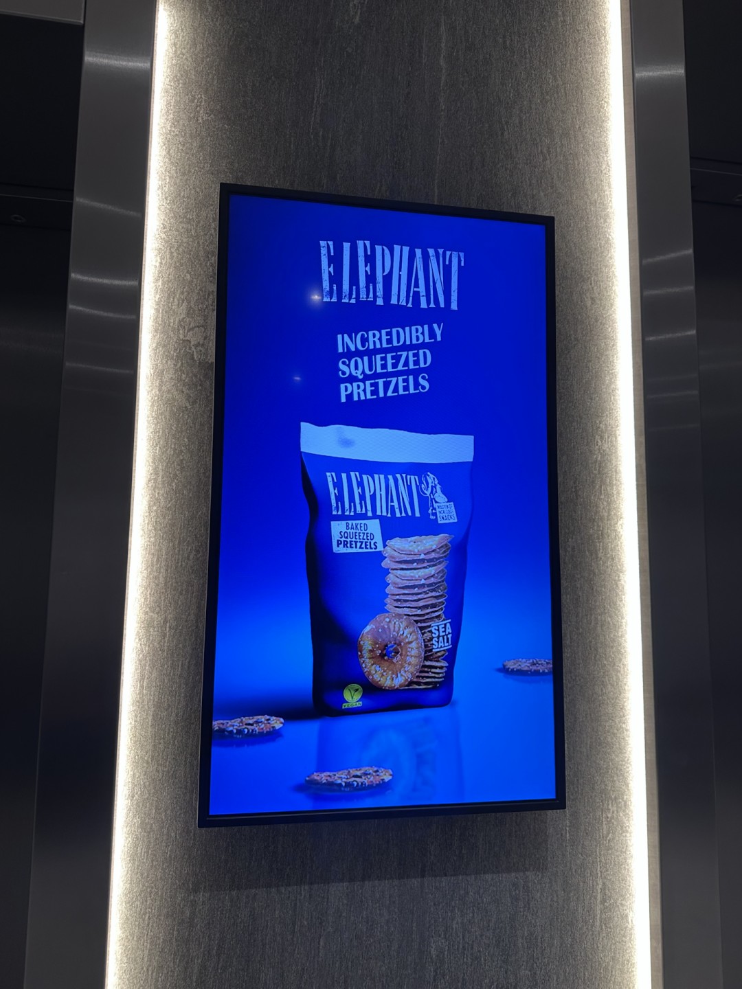 Reklaminis ekranas Nova verslo centre (Simbiocity)