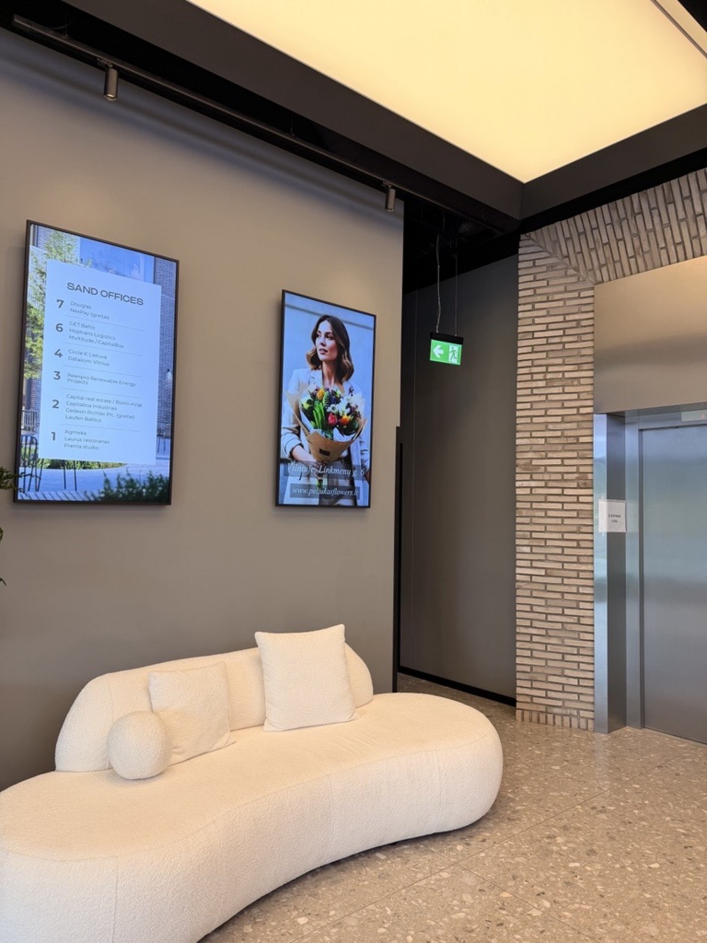 Reklaminis ekranas Sand Offices verslo centre