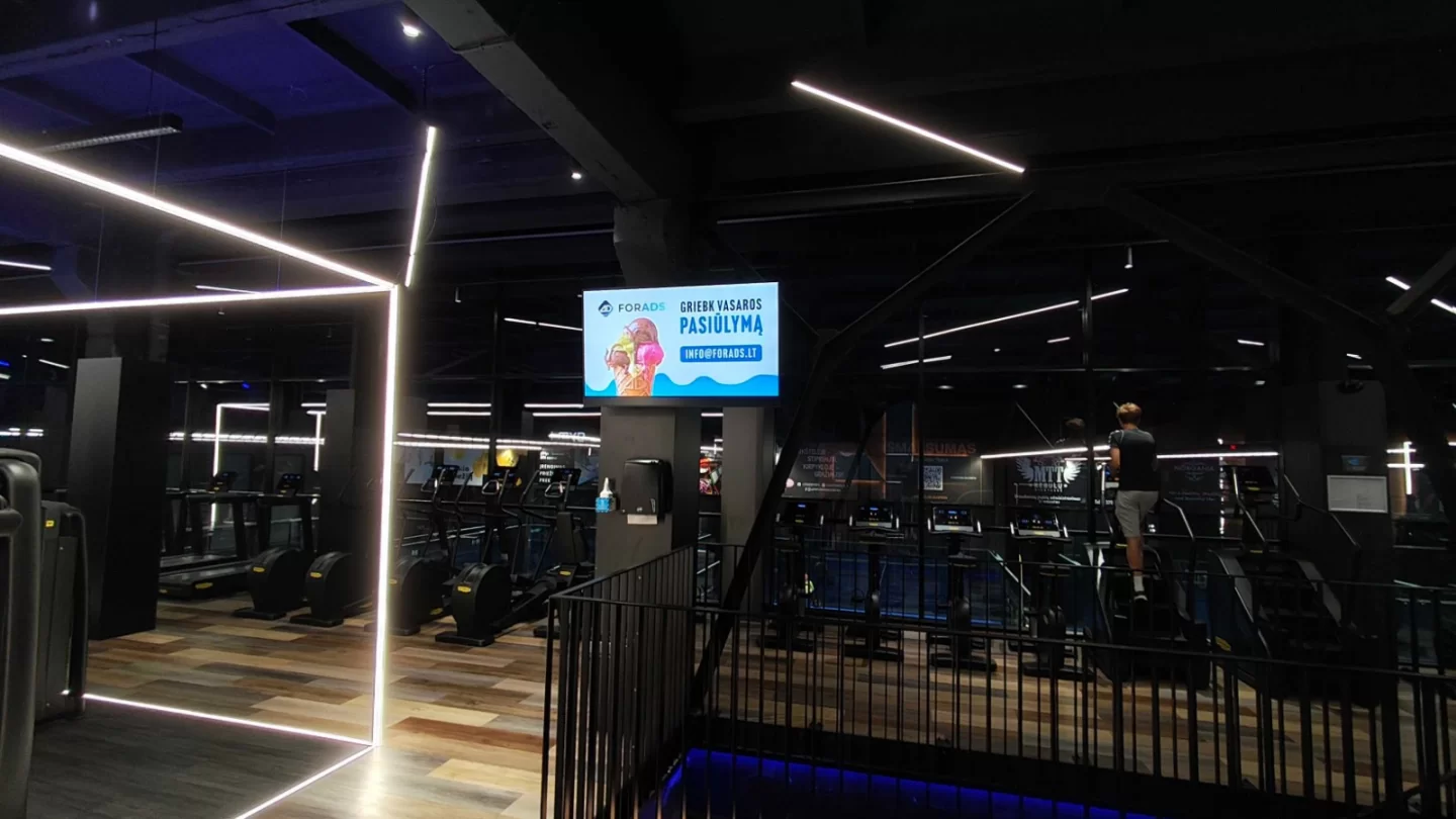 Gym Plius Bangų reklaminis ekranas