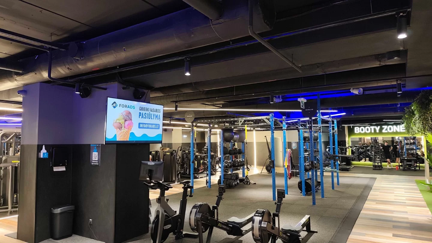 Gym Plius PC Akropolis Klaipėda reklaminiai ekranai