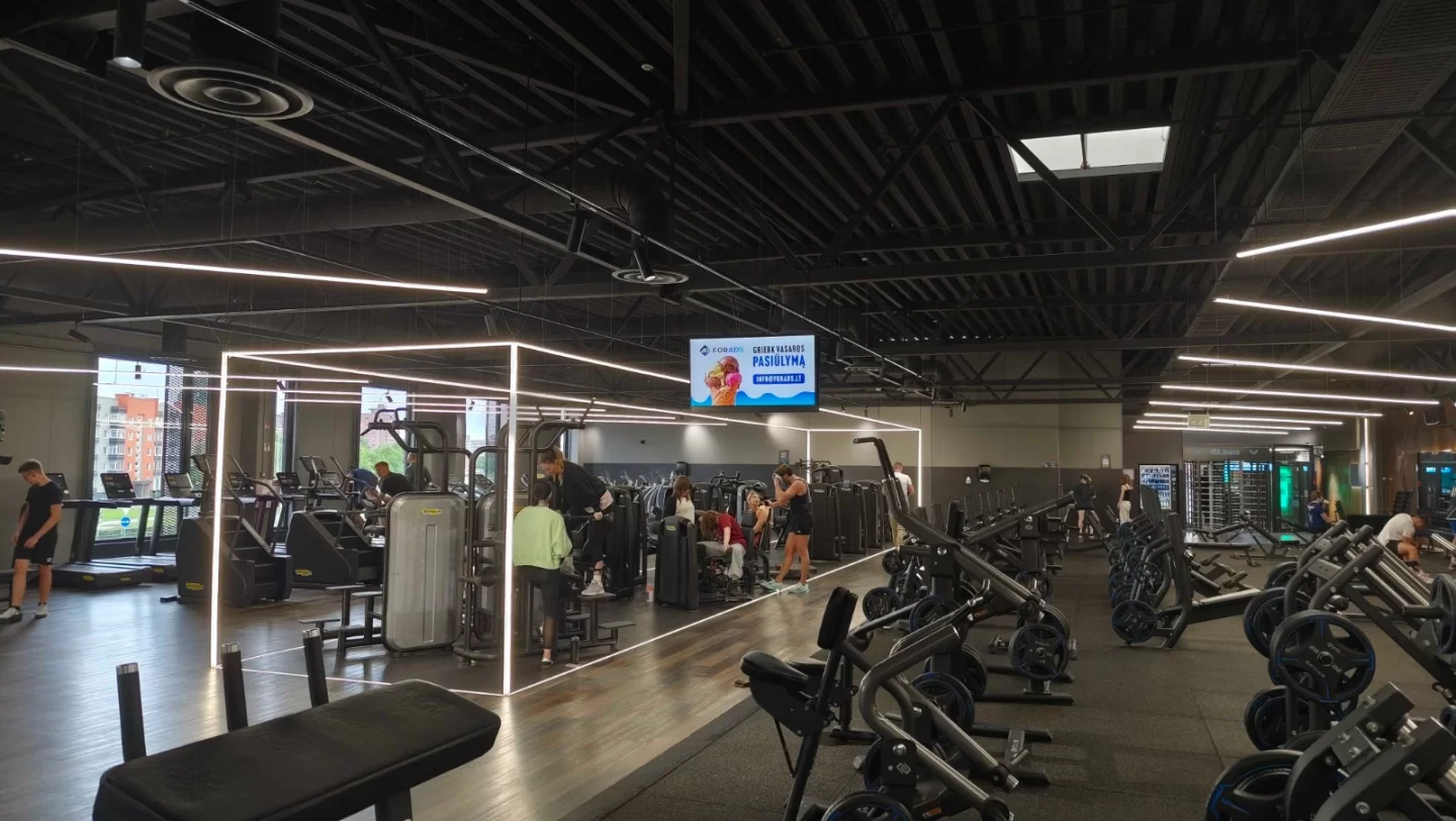 Gym Plius Vingio reklaminiai ekranai
