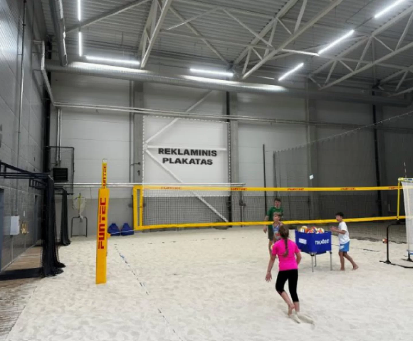 Reklaminiai plakatai VolleyART house 1 aikštelėje