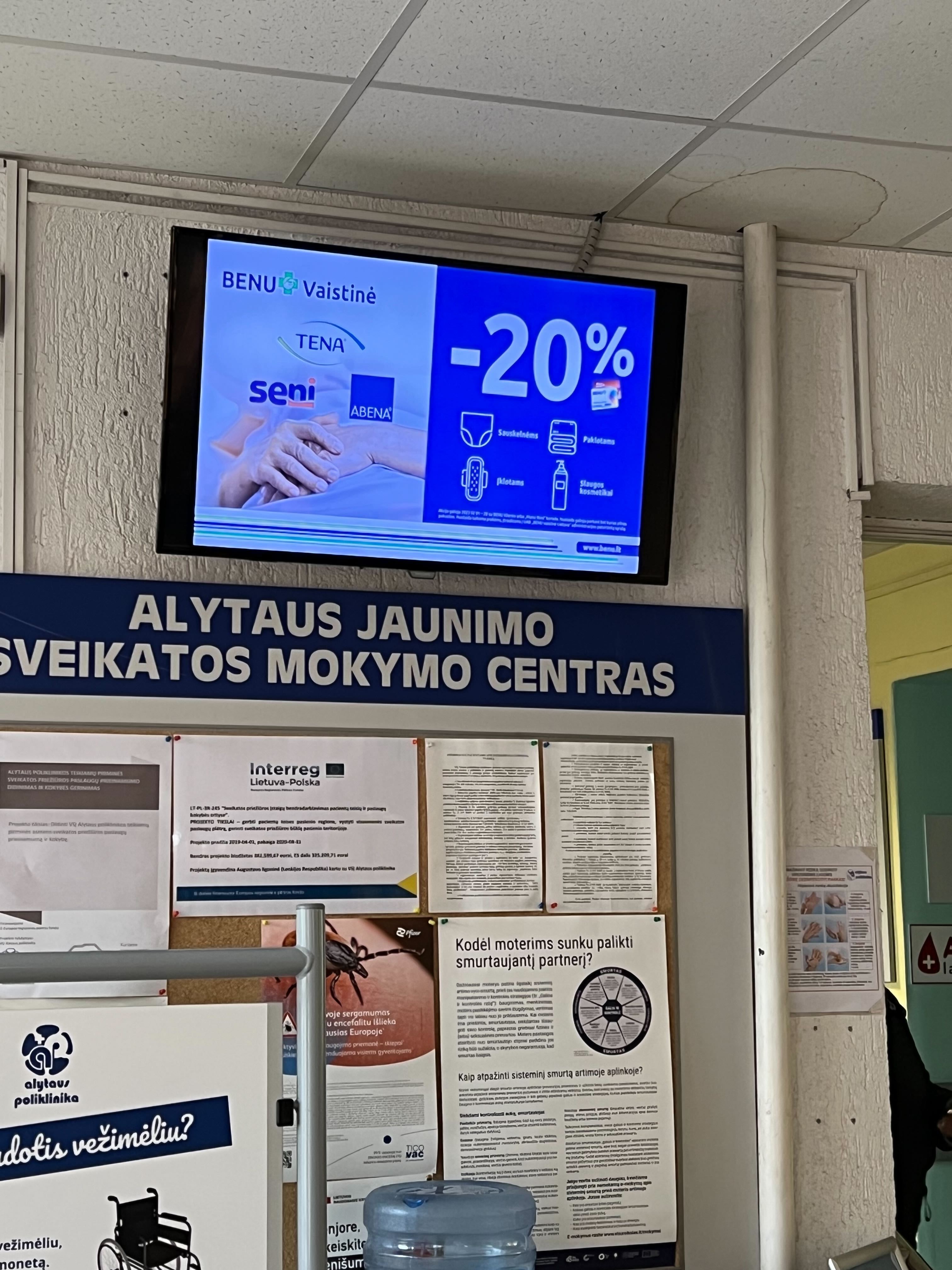 Reklaminiai ekranai VŠĮ Alytaus poliklinikoje