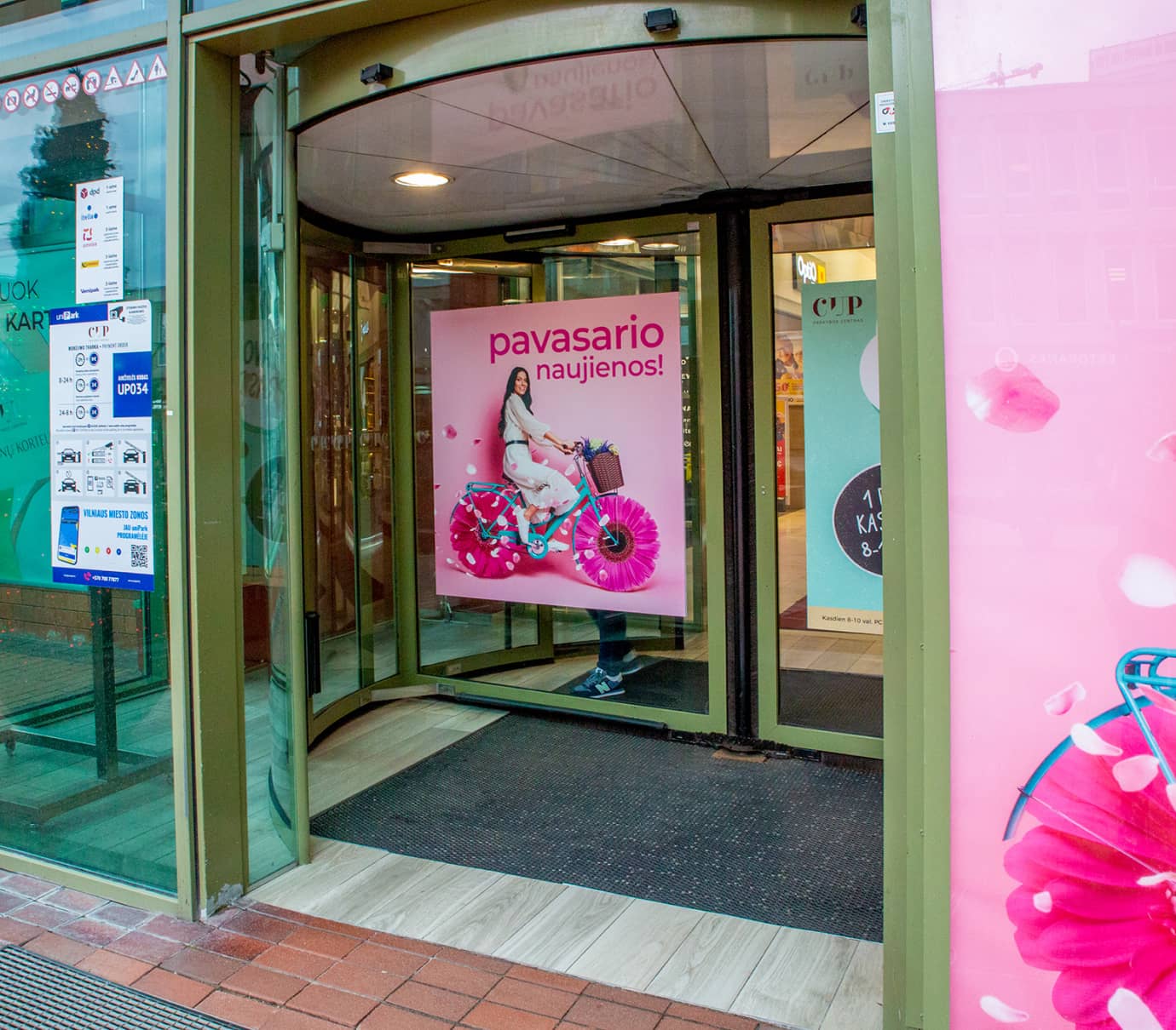 3 aukšto sukamų durų sparnas CENTRINIS ĮJĖJIMAS