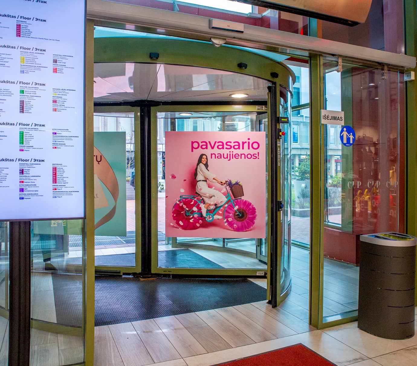 3 aukšto sukamų durų sparnas CENTRINIS ĮJĖJIMAS