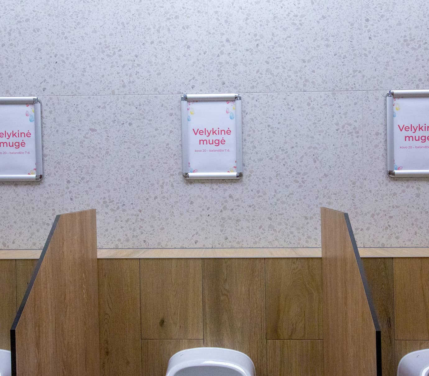Plakatai WC kabinose vyrų/moterų