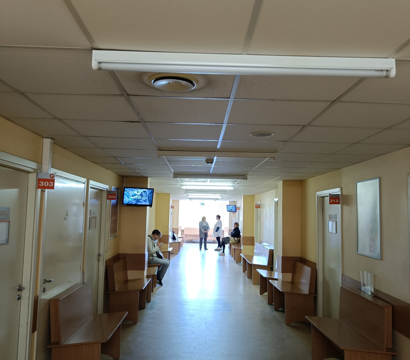 Reklaminiai ekranai VUL Santarų klinikose, konsultacijų poliklinikoje