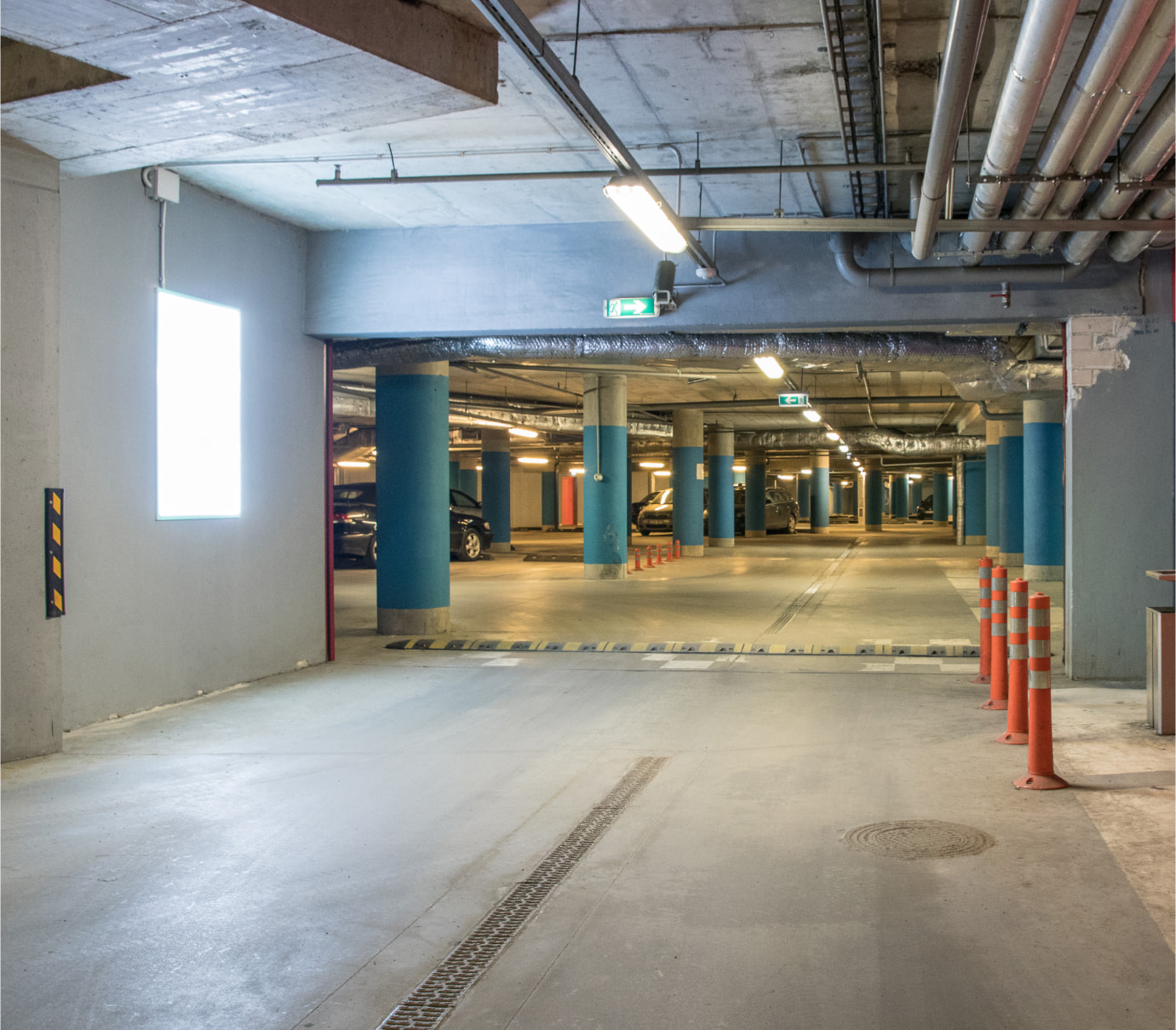 Reklaminis stendas North star verslo centro automobilių stovėjimo aikštelėje