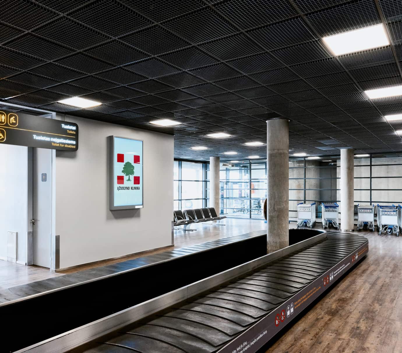 Sieninis ekranas bagažo skyriuje K-DW-75-01