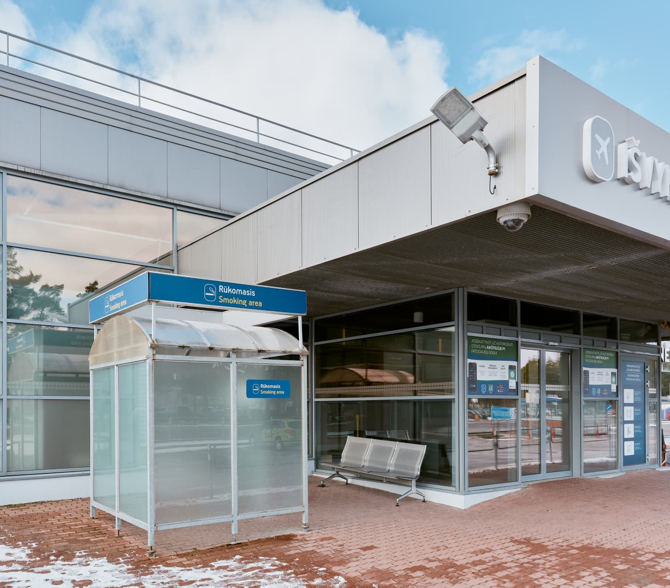 Lipdukai ant rūkomojo stiklų