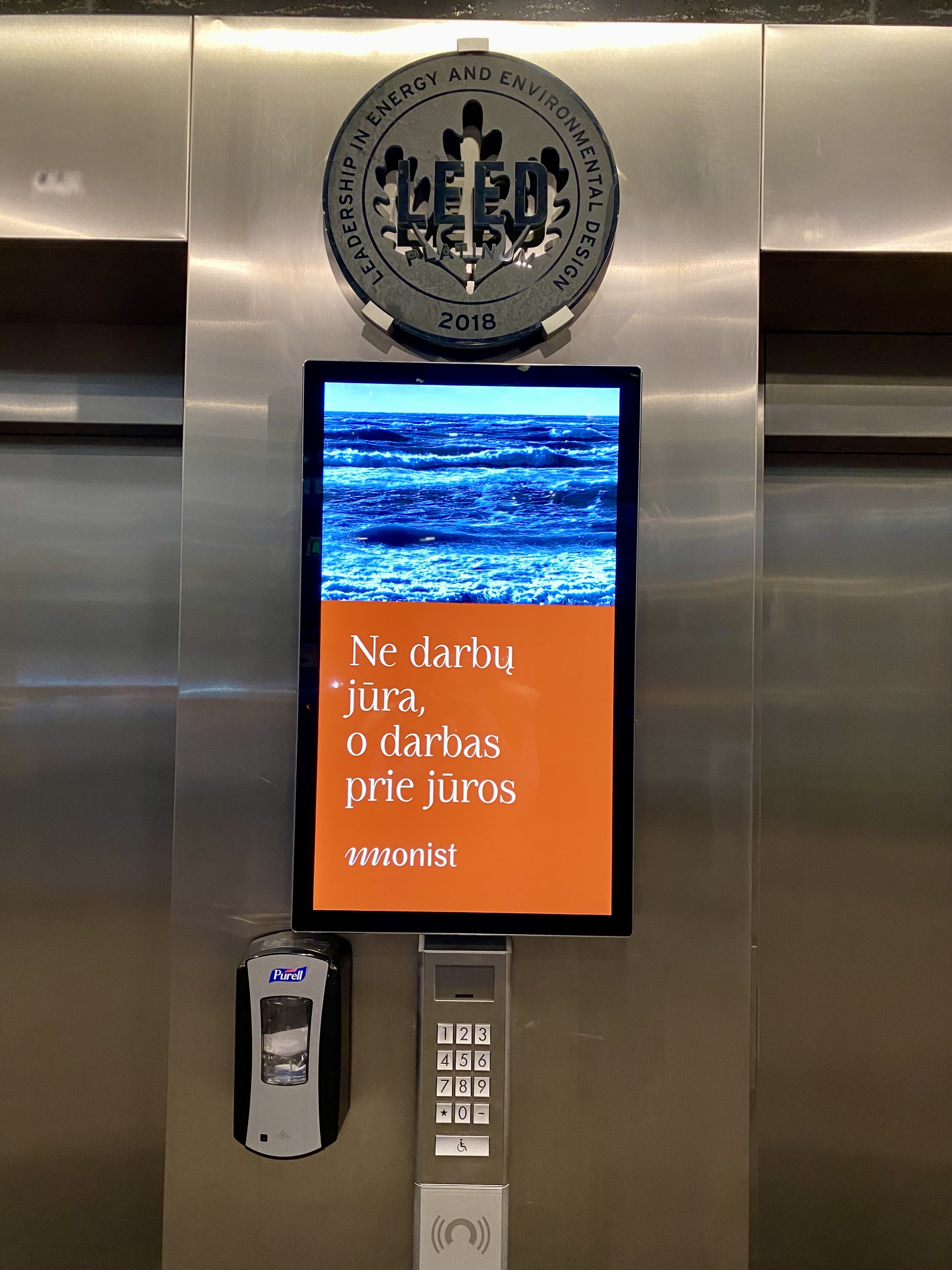 Reklaminiai ekranai 3 burės verslo centre