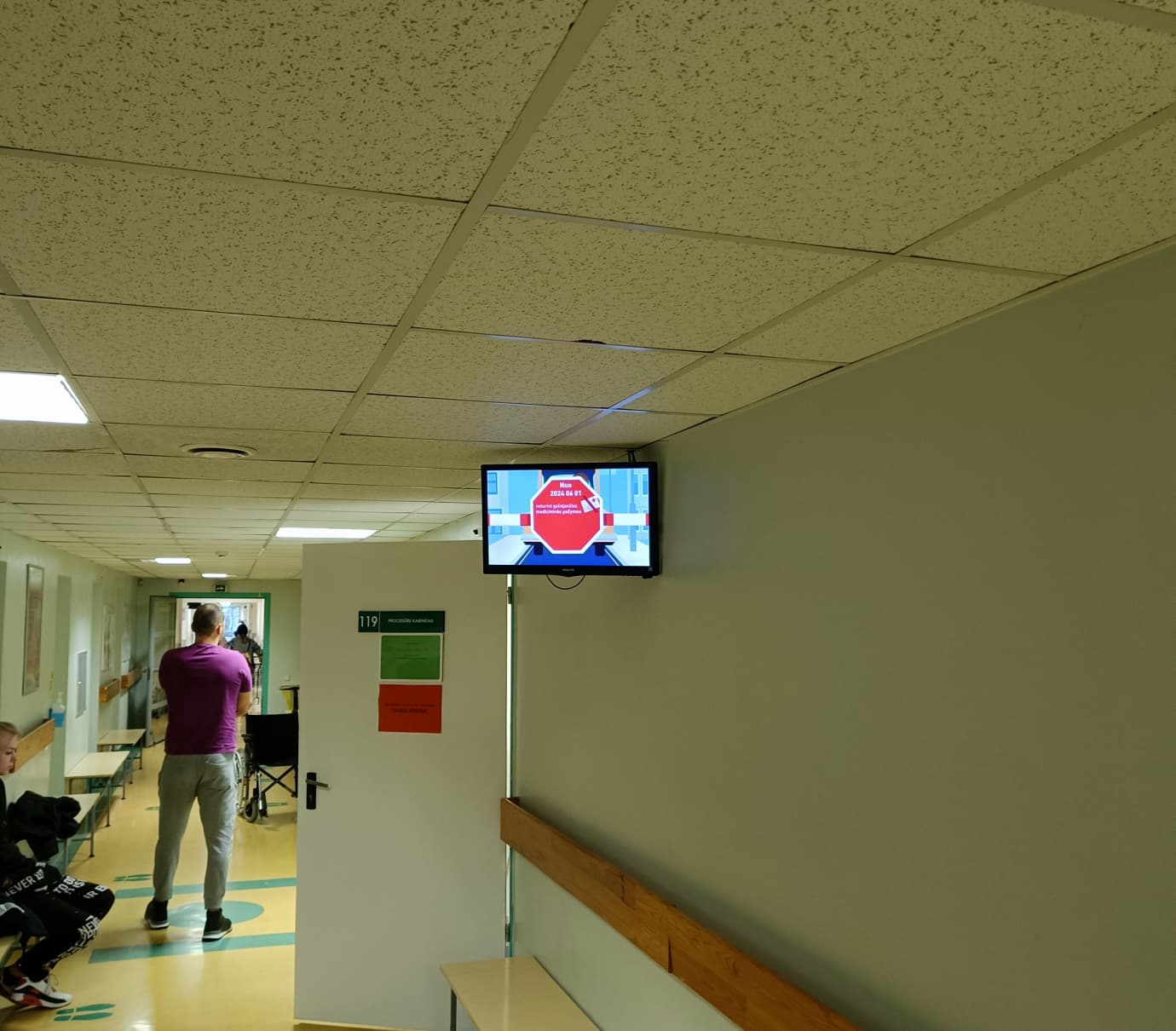 Reklaminiai ekranai VŠĮ Respublikinėje Šiaulių ligoninėje, konsultacijų poliklinikoje