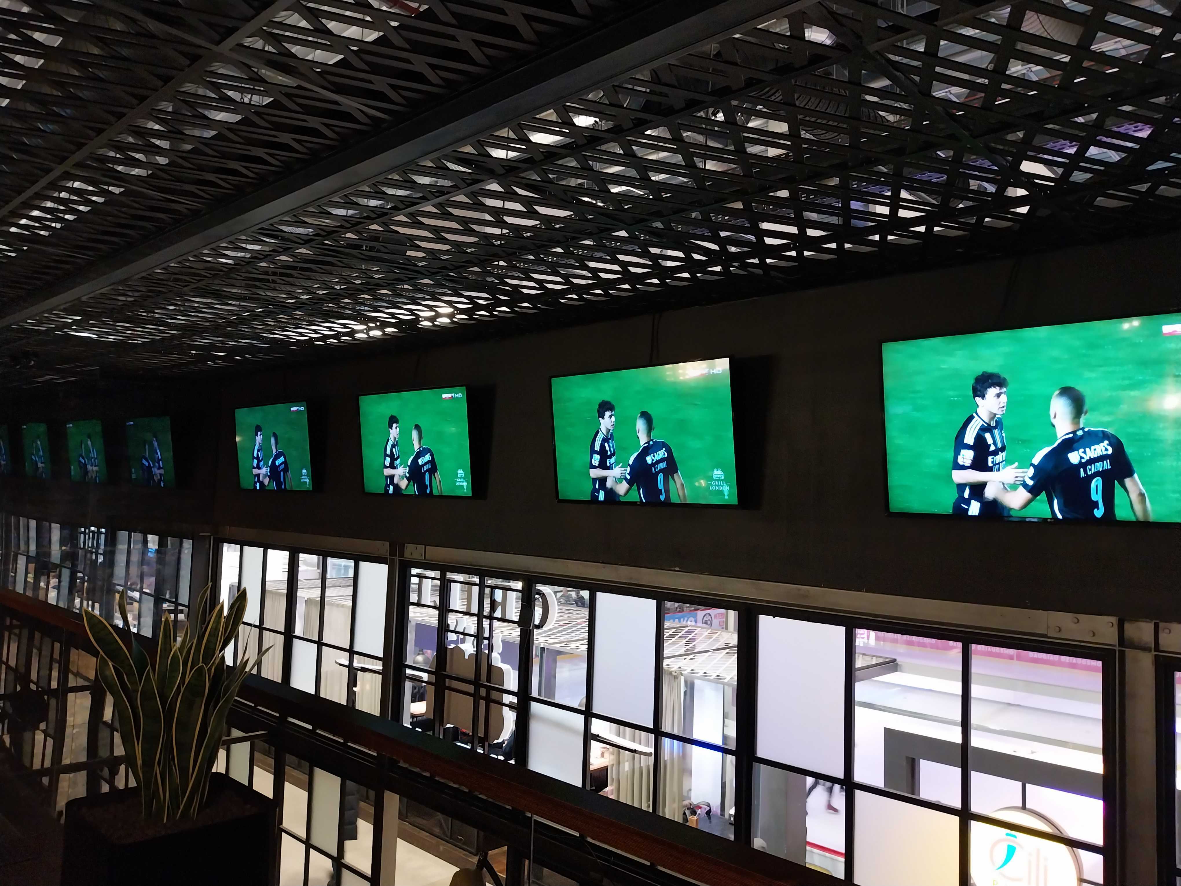 Grill London PPC Akropolis reklaminiai ekranai