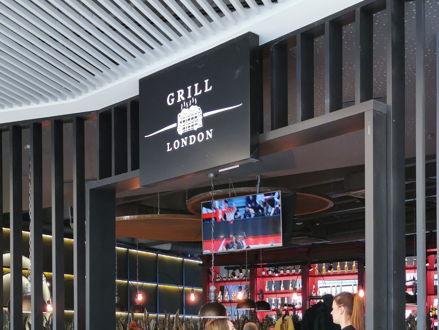 Grill London PLC Panorama reklaminiai ekranai