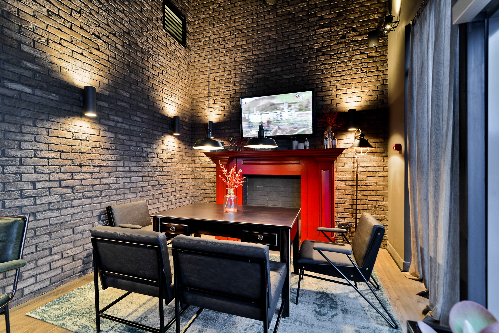 Grill London PC Molas reklaminiai ekranai