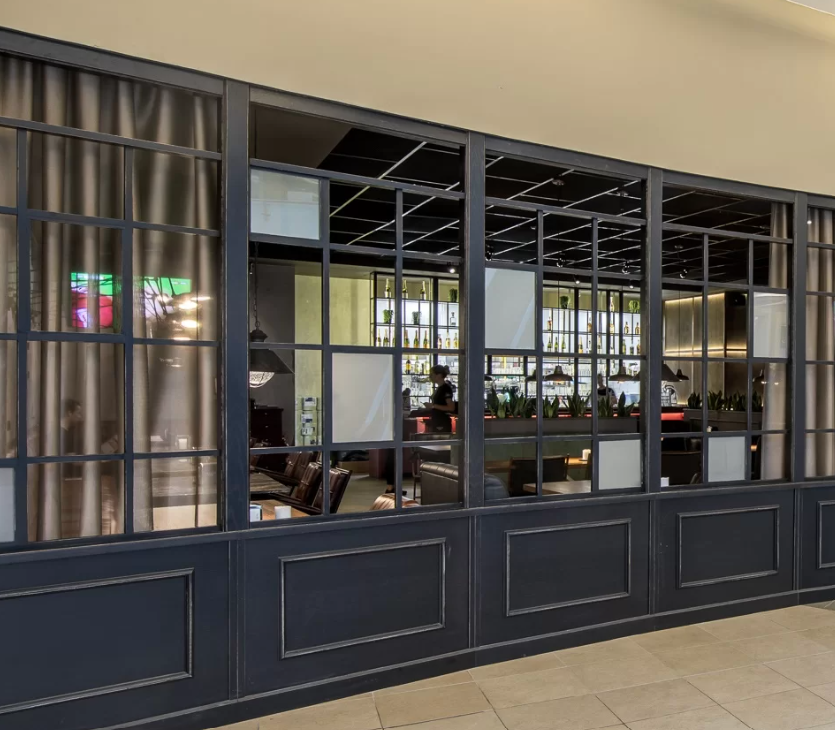 Grill London PC Saulės miestas reklaminiai ekranai