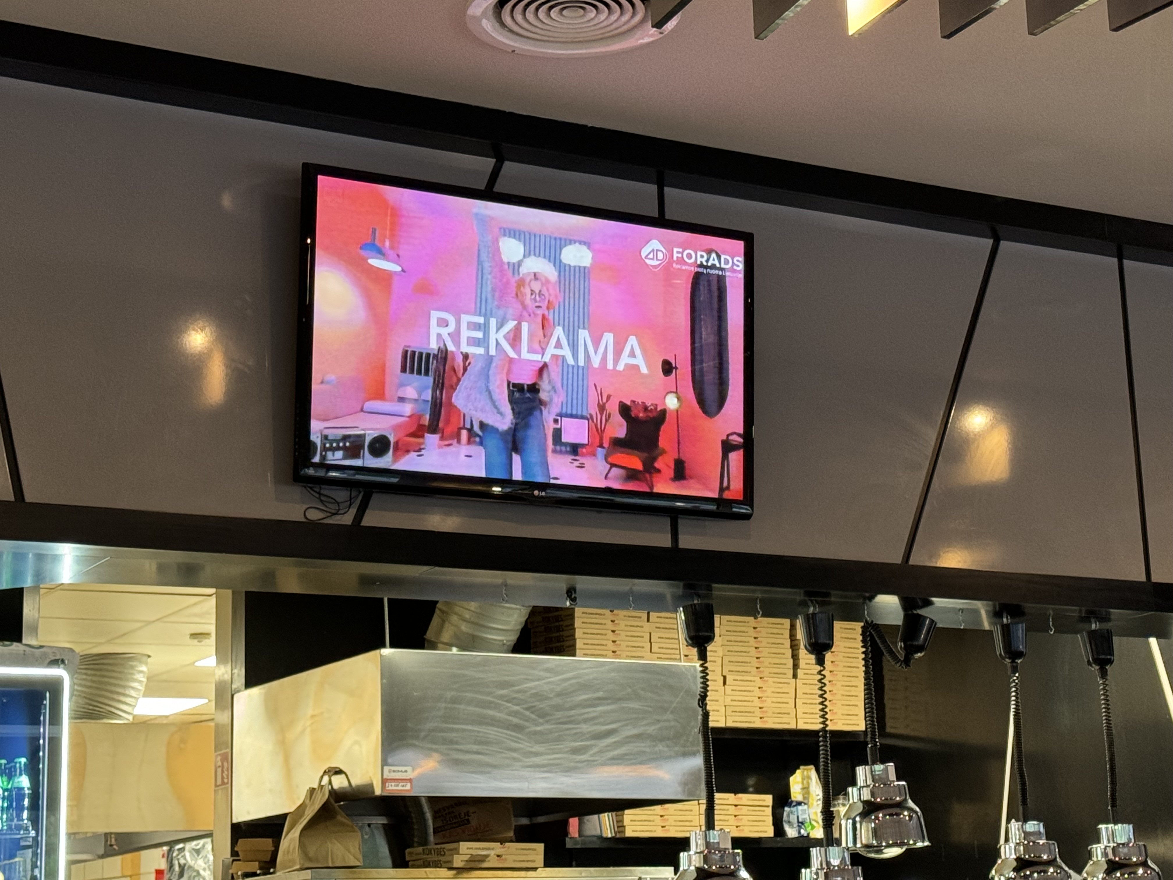 Charlie Pizza PLC RYO reklaminiai ekranai