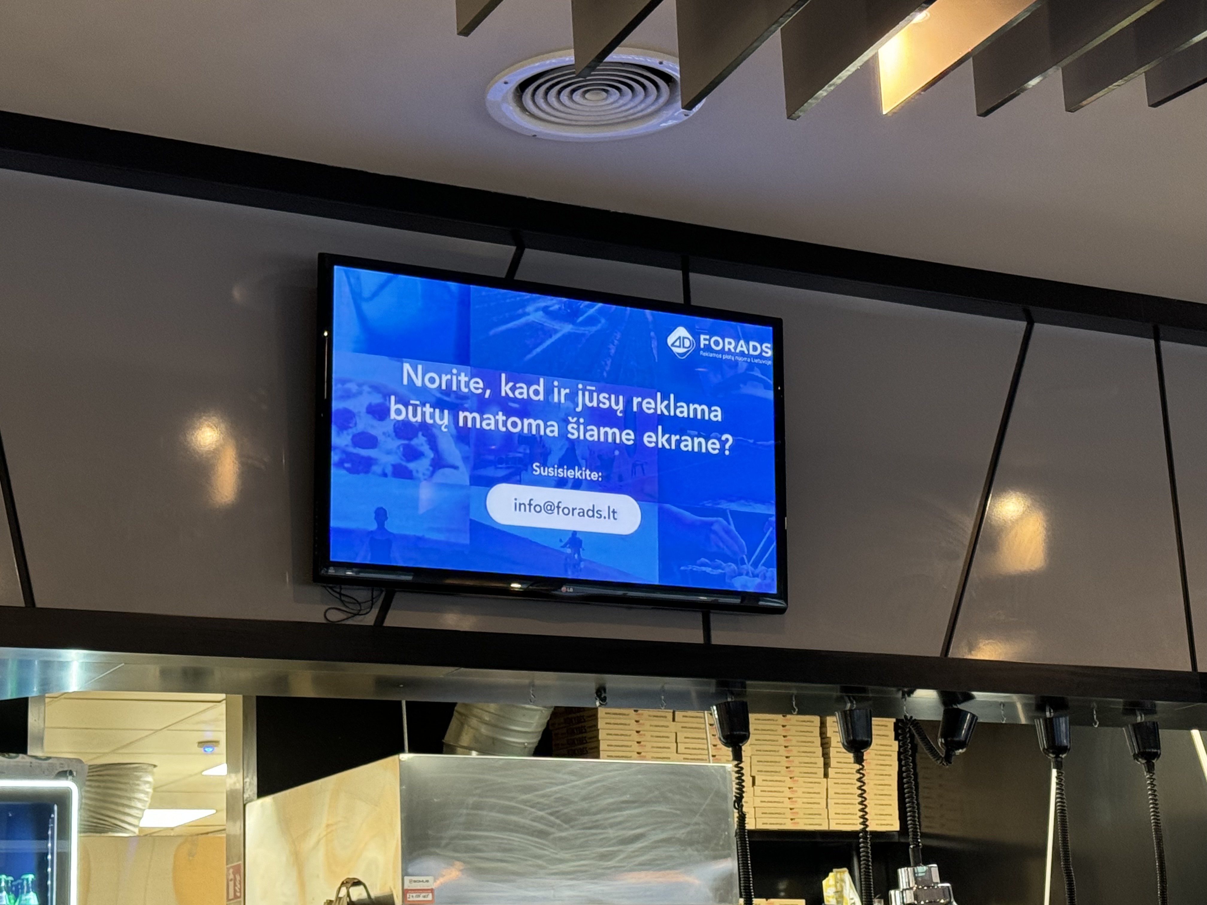 Charlie Pizza PC Maxima reklaminiai ekranai