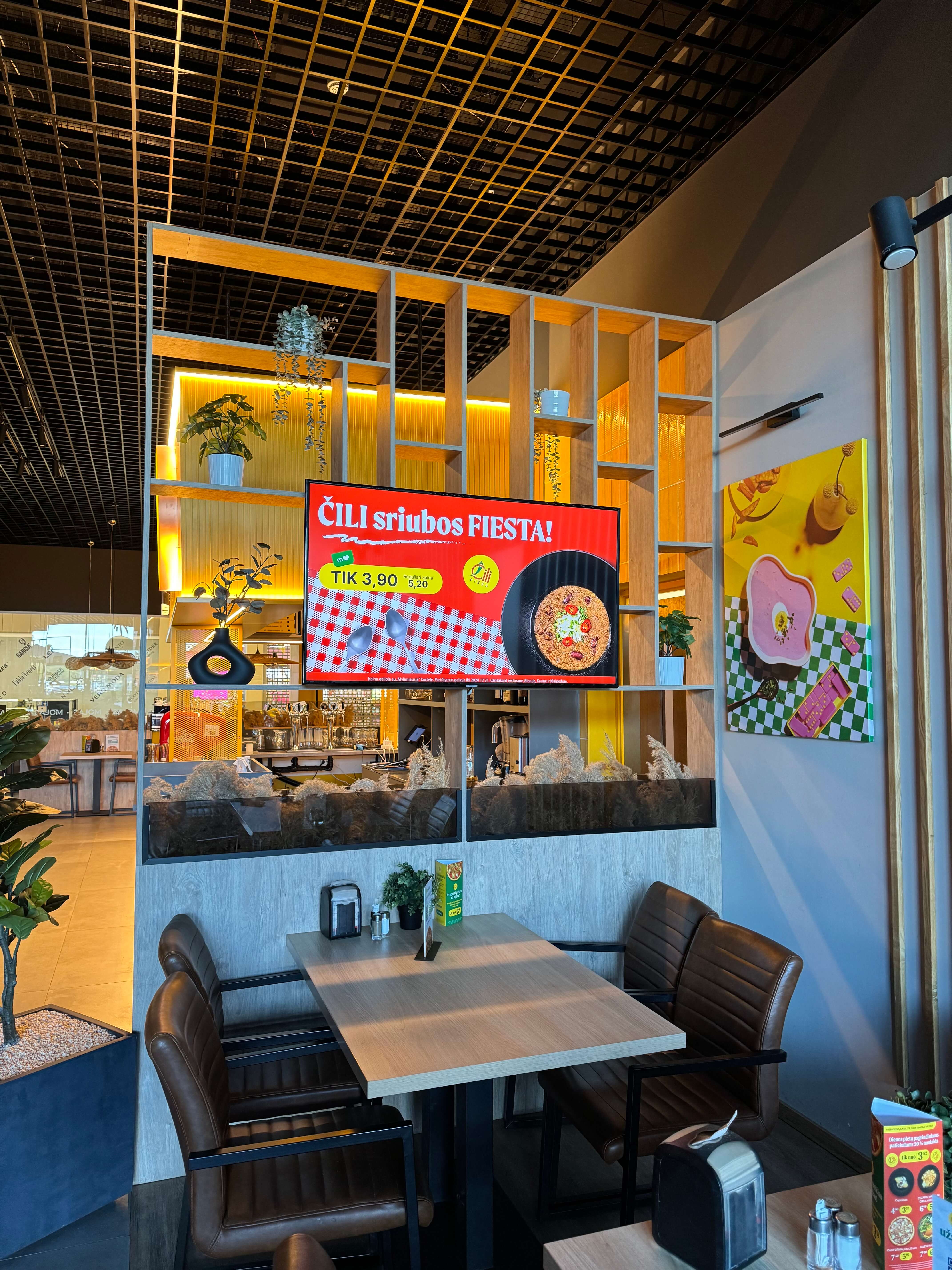 Čili Pizza PP Liepų 81 reklaminiai ekranai