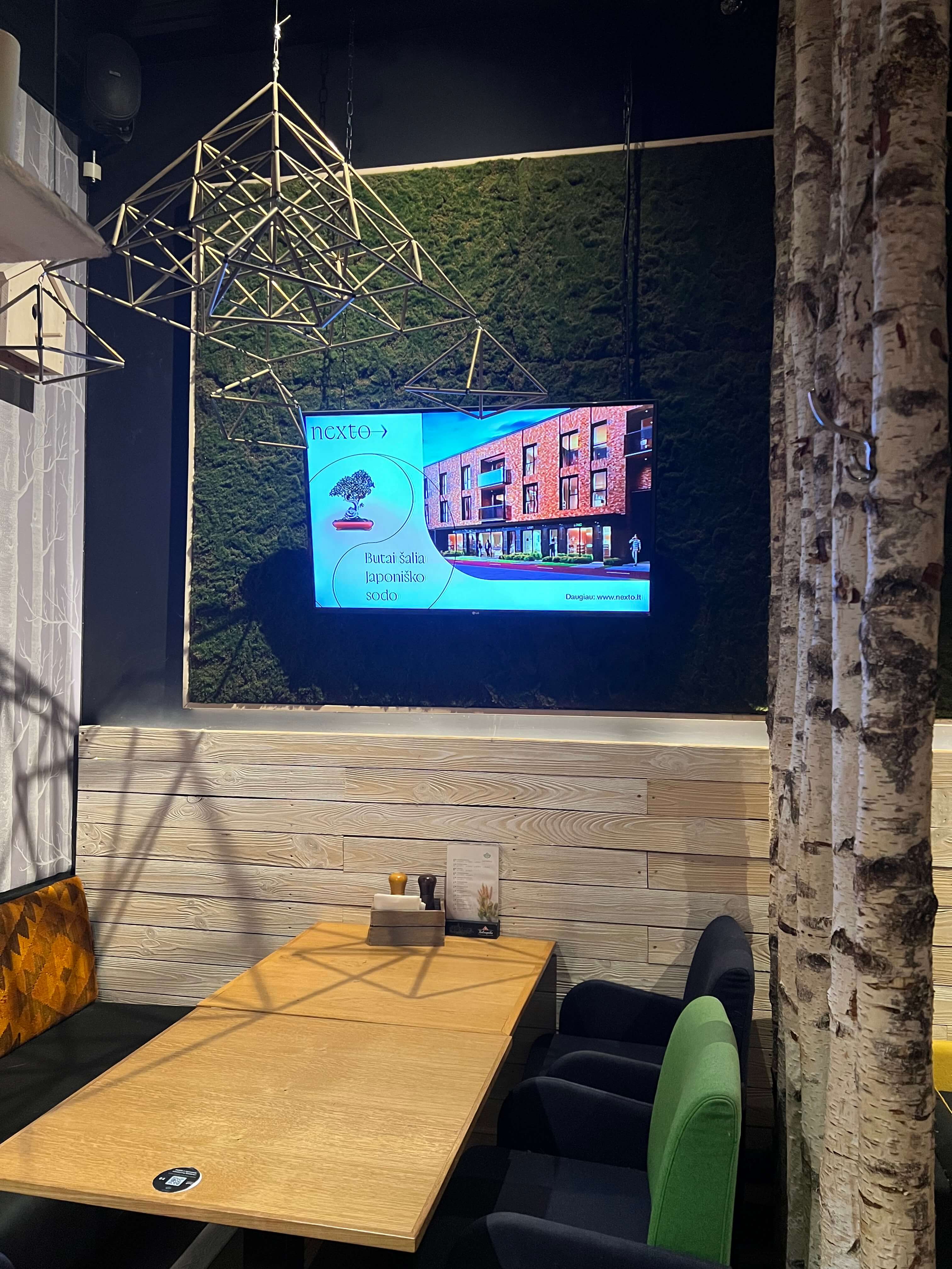 Katpėdėlė Vokiečių g. 3 reklaminiai ekranai