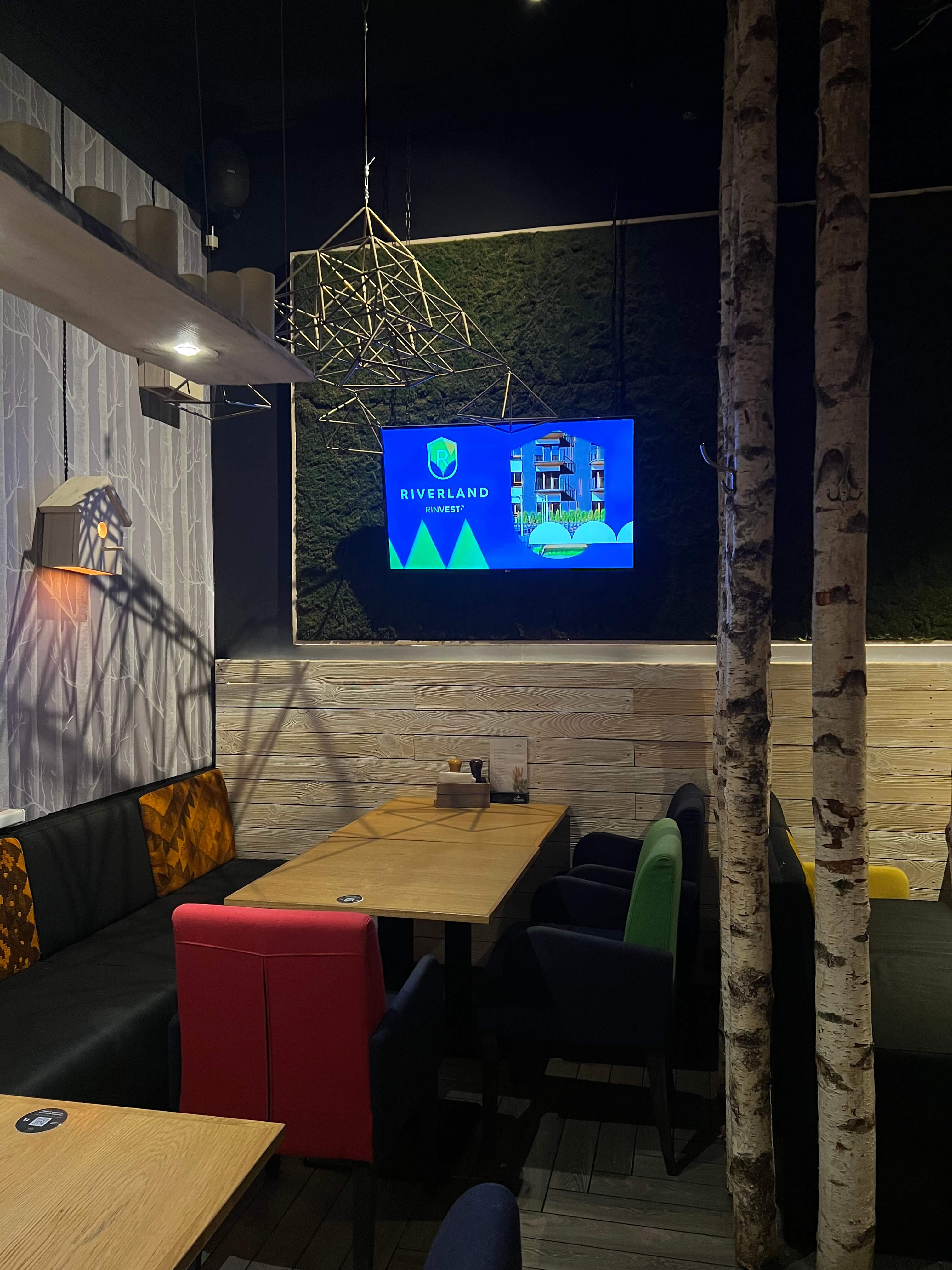 Katpėdėlė Vokiečių g. 3 reklaminiai ekranai