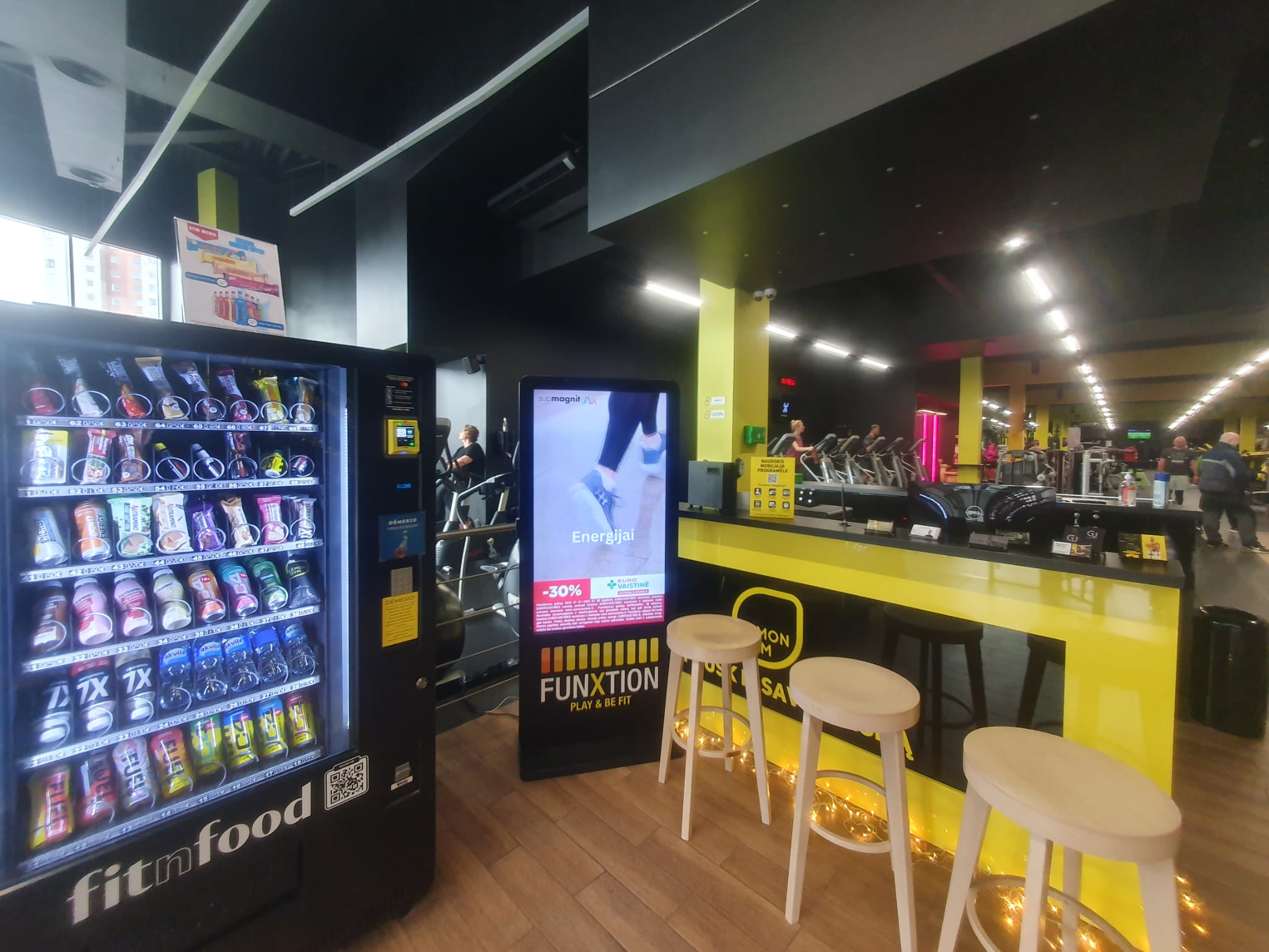 Lemon Gym Fabijoniškės reklaminiai ekranai (yra ir vertikalus)