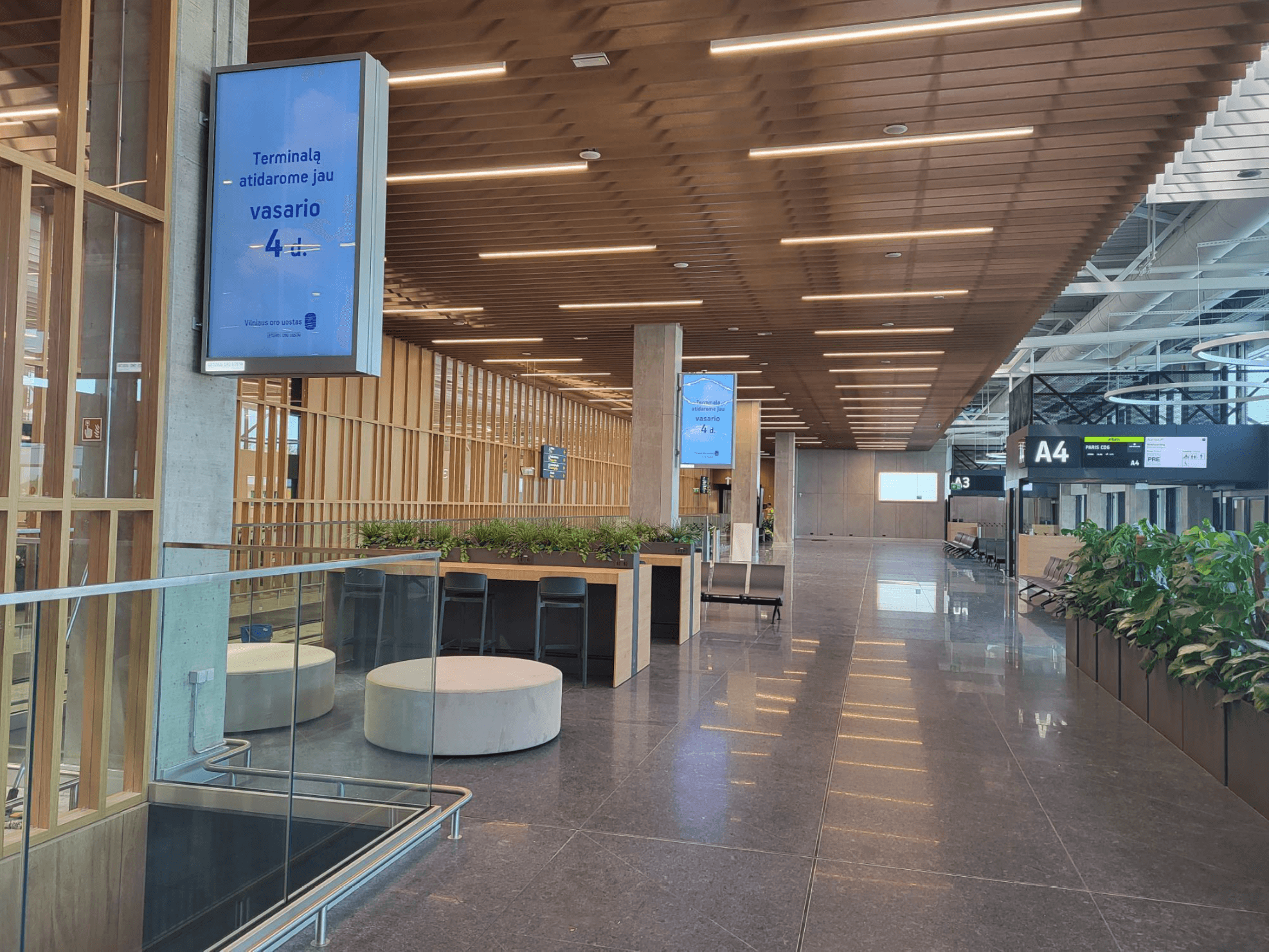 Video ekranų komplektas T4 V-DP-75-01/02/03/04 (įlaipinimo vartai A3 ir A4)