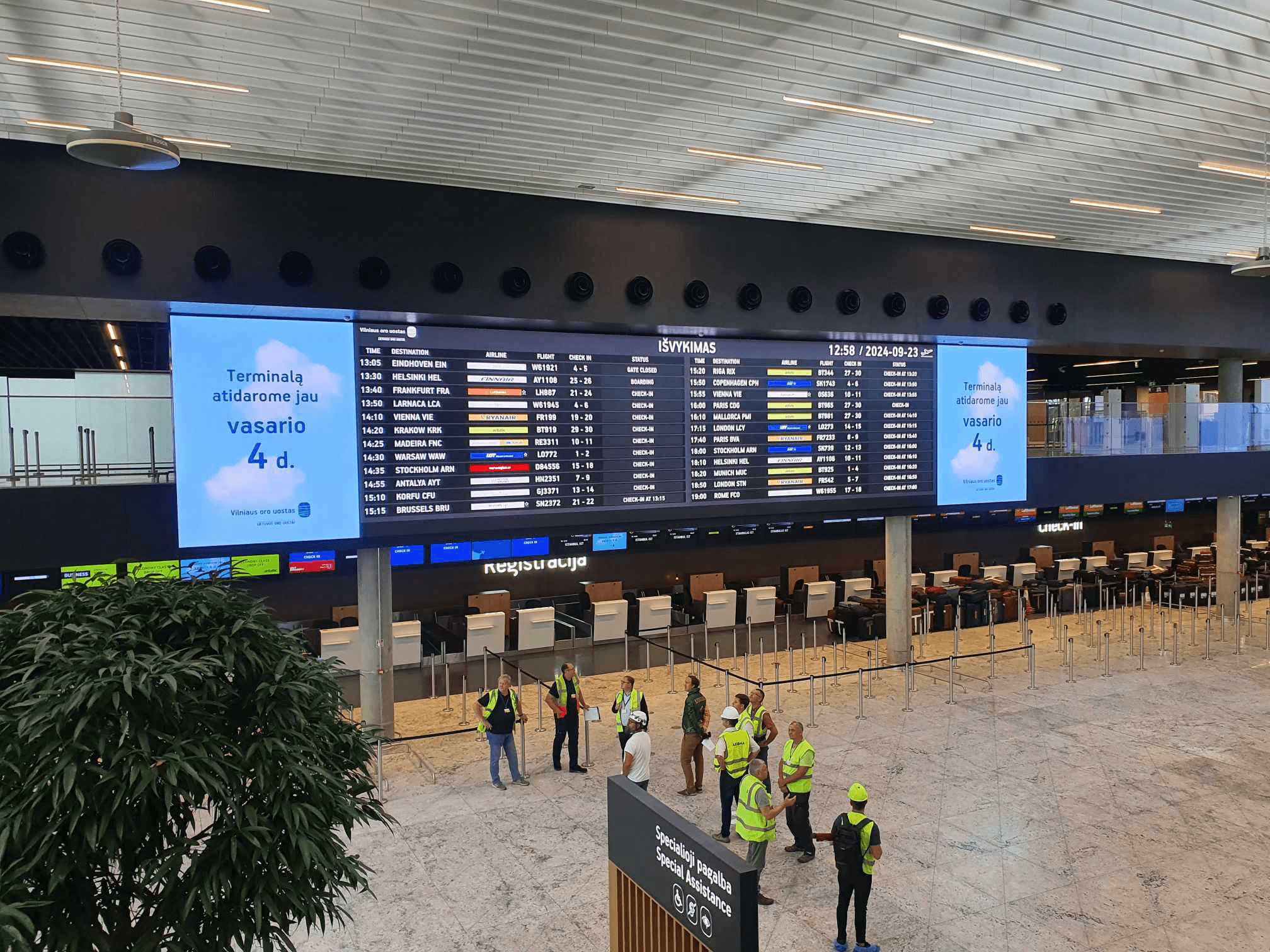 Didžiųjų ekranų komplektas T4-DW-VW-01/02  (T4 išvykimo terminalas, registracijos salė) / 1152x1512 px