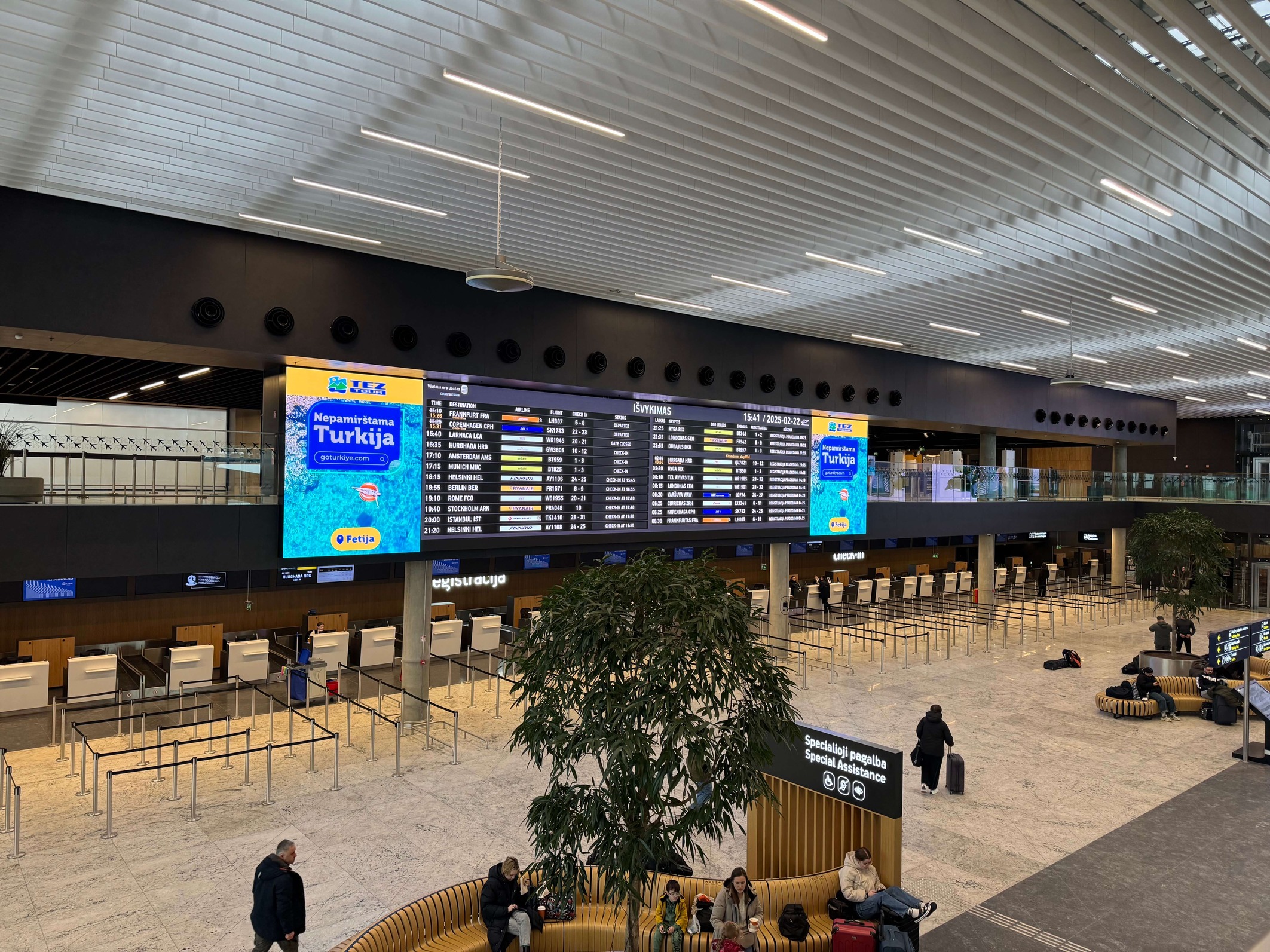 Didžiųjų ekranų komplektas T4-DW-VW-01/02  (T4 išvykimo terminalas, registracijos salė) / 1152x1512 px