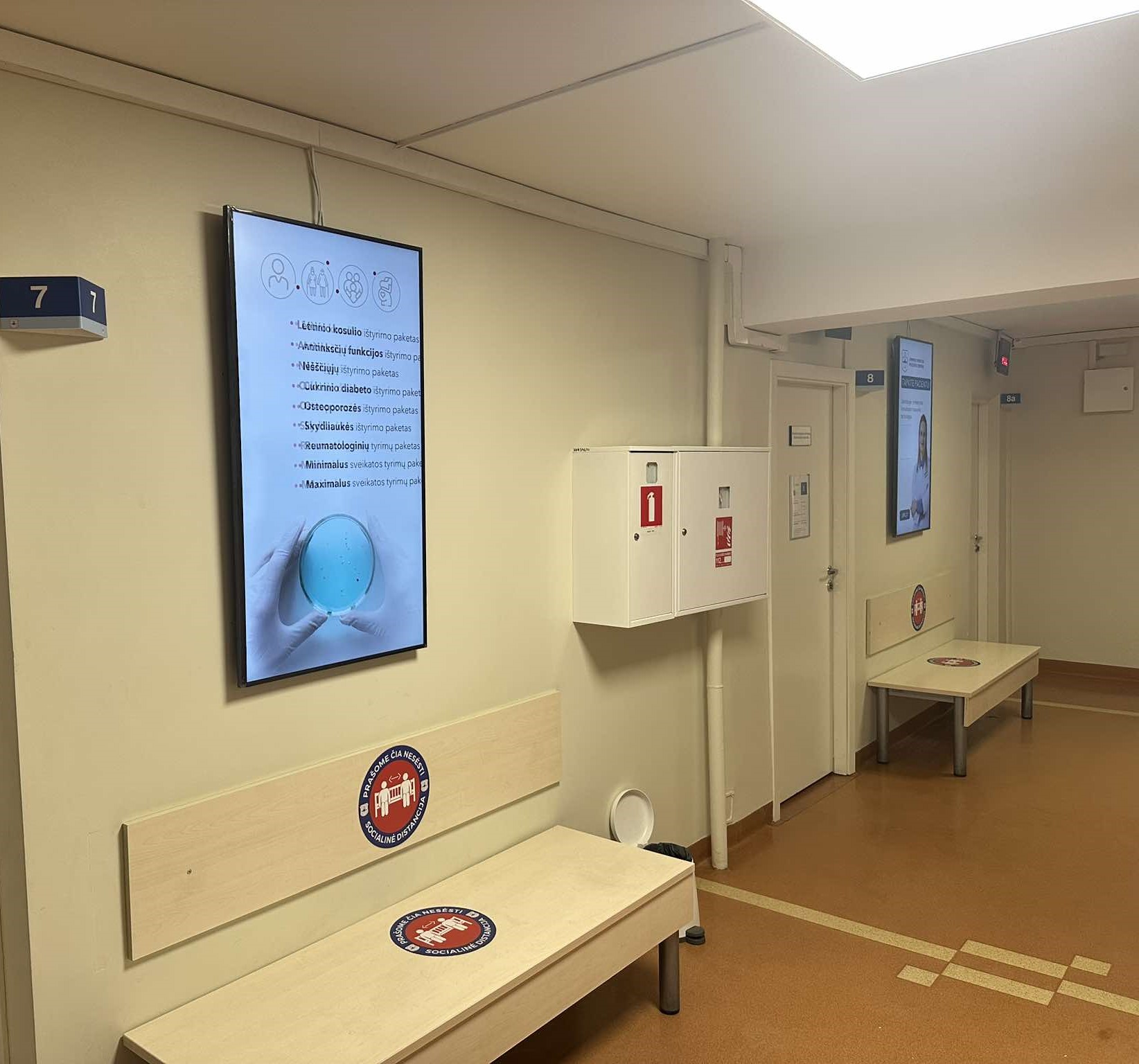 Ekskliuzyvinis ekranas prie ginekologų/oftalmologų (Jūrininkų PSPC, prie 8 kabineto)
