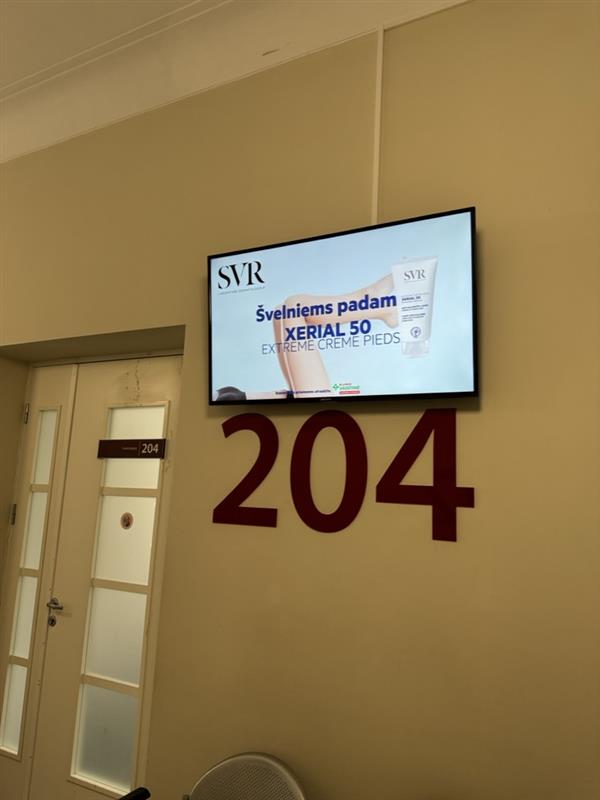 Reklaminis ekranas VŠĮ Vilniaus centro poliklinikoje, Naujamiesčio filiale