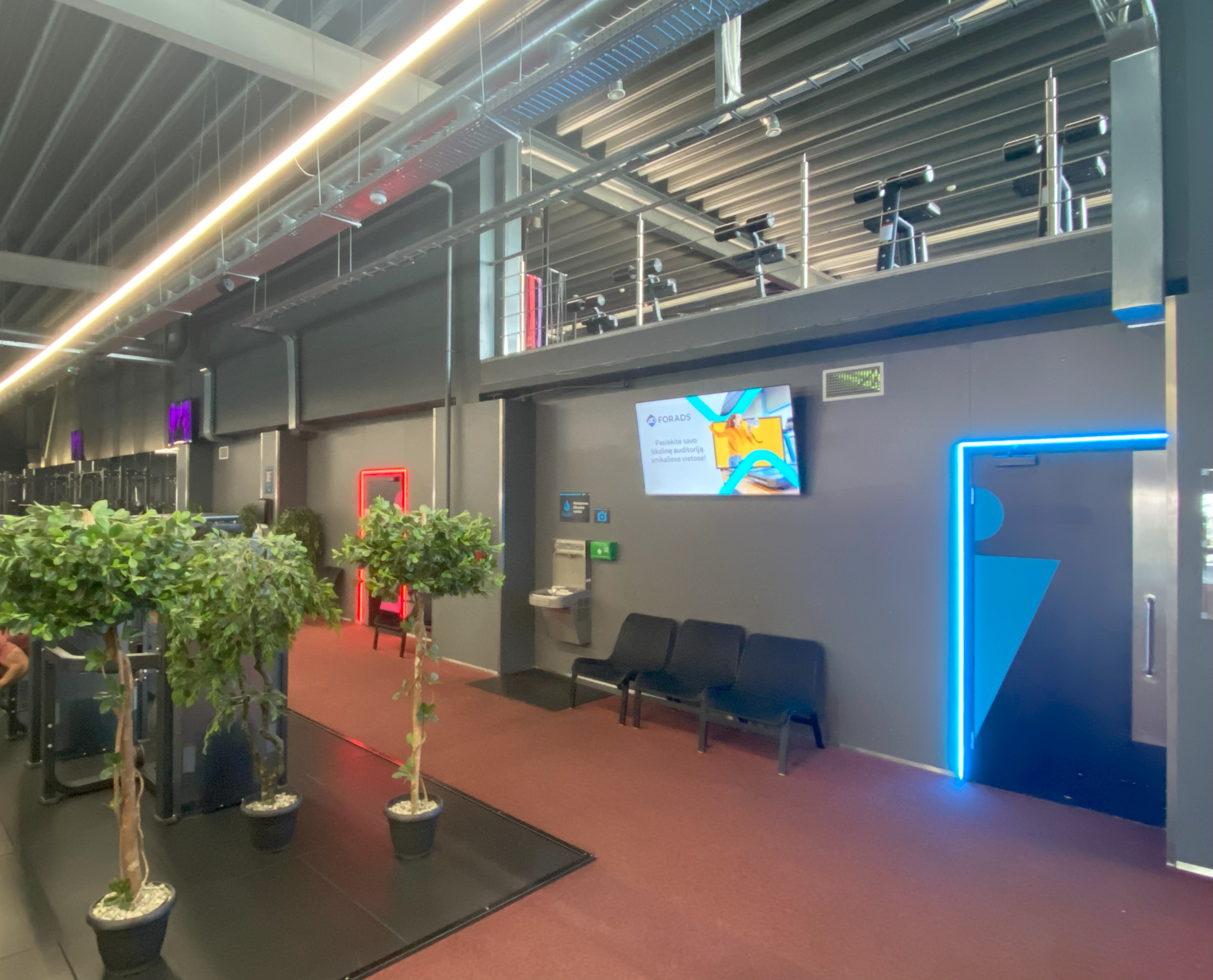 Gym Plius Marijampolė reklaminiai ekranai