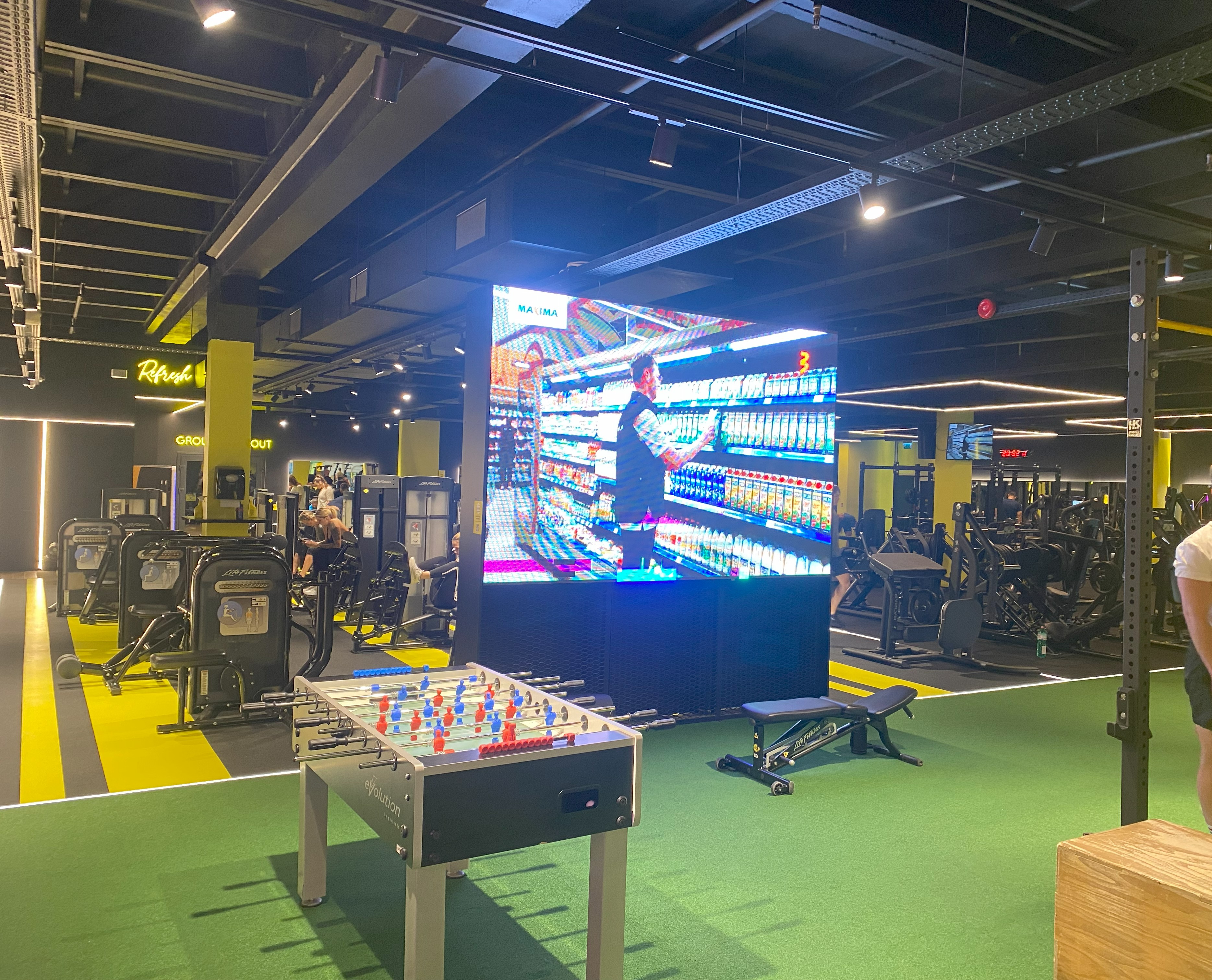 LV Lemon Gym Purvciems reklaminiai ekranai