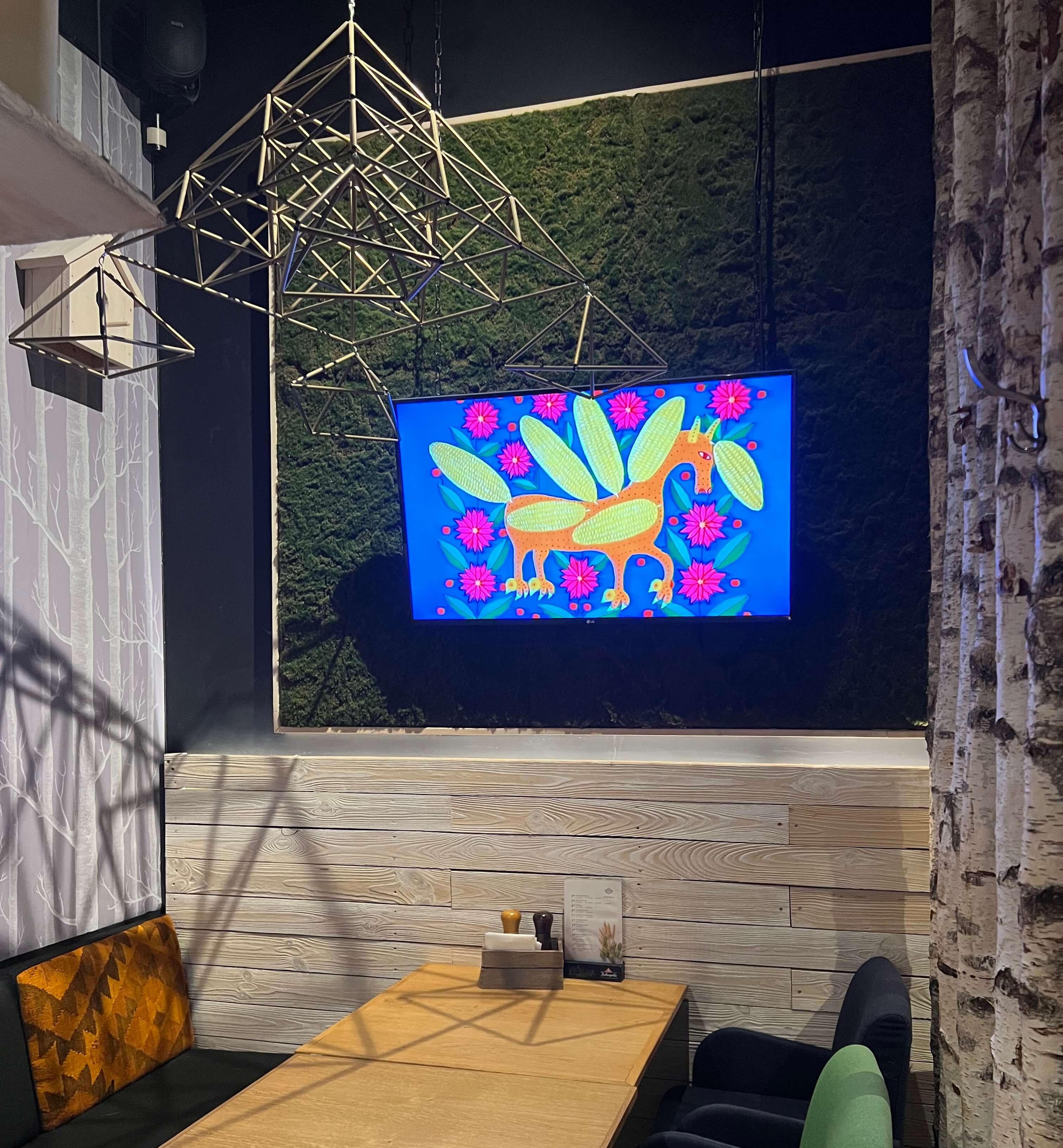 Katpėdėlė PPC Akropolis reklaminiai ekranai